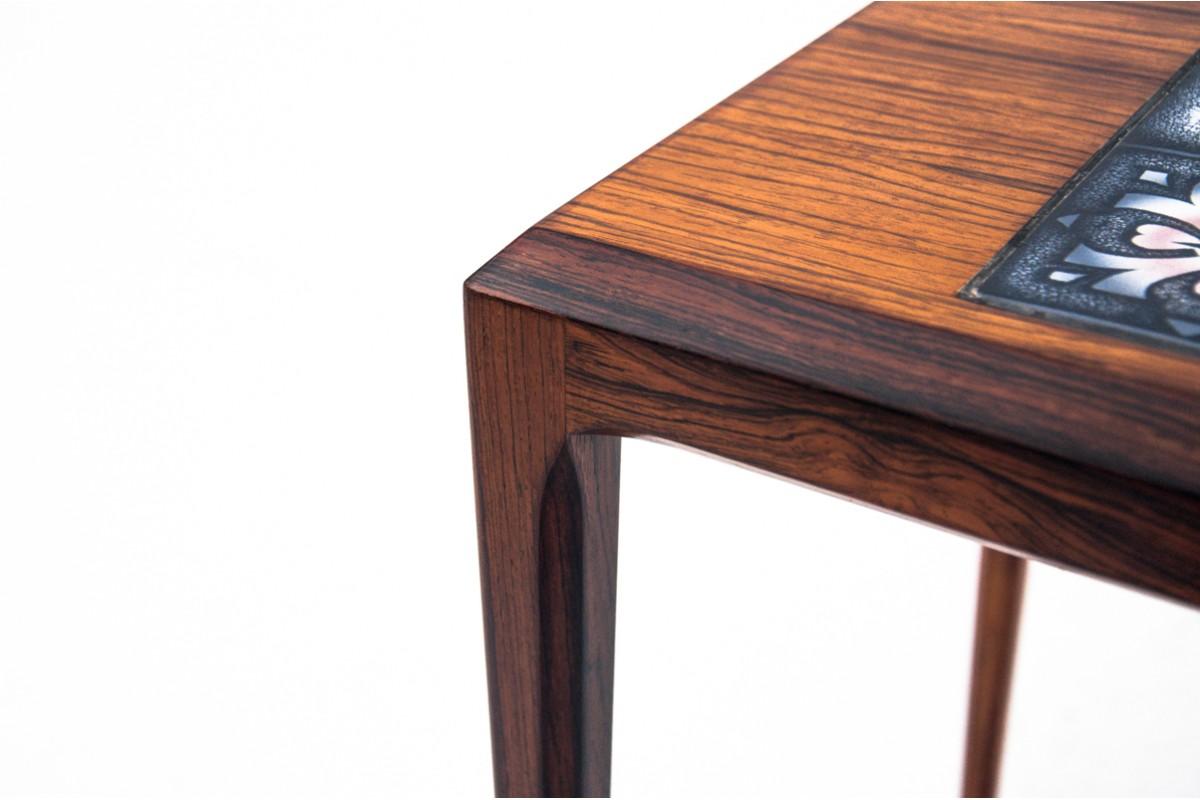 Metà XX secolo Side table with blue ceramics, Denmark, 1960s. in vendita
