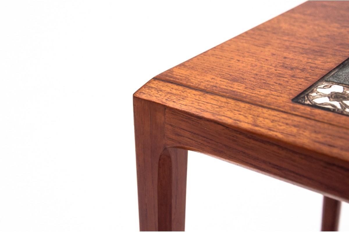 Metà XX secolo Side table with ceramics, Denmark, 1960s. in vendita