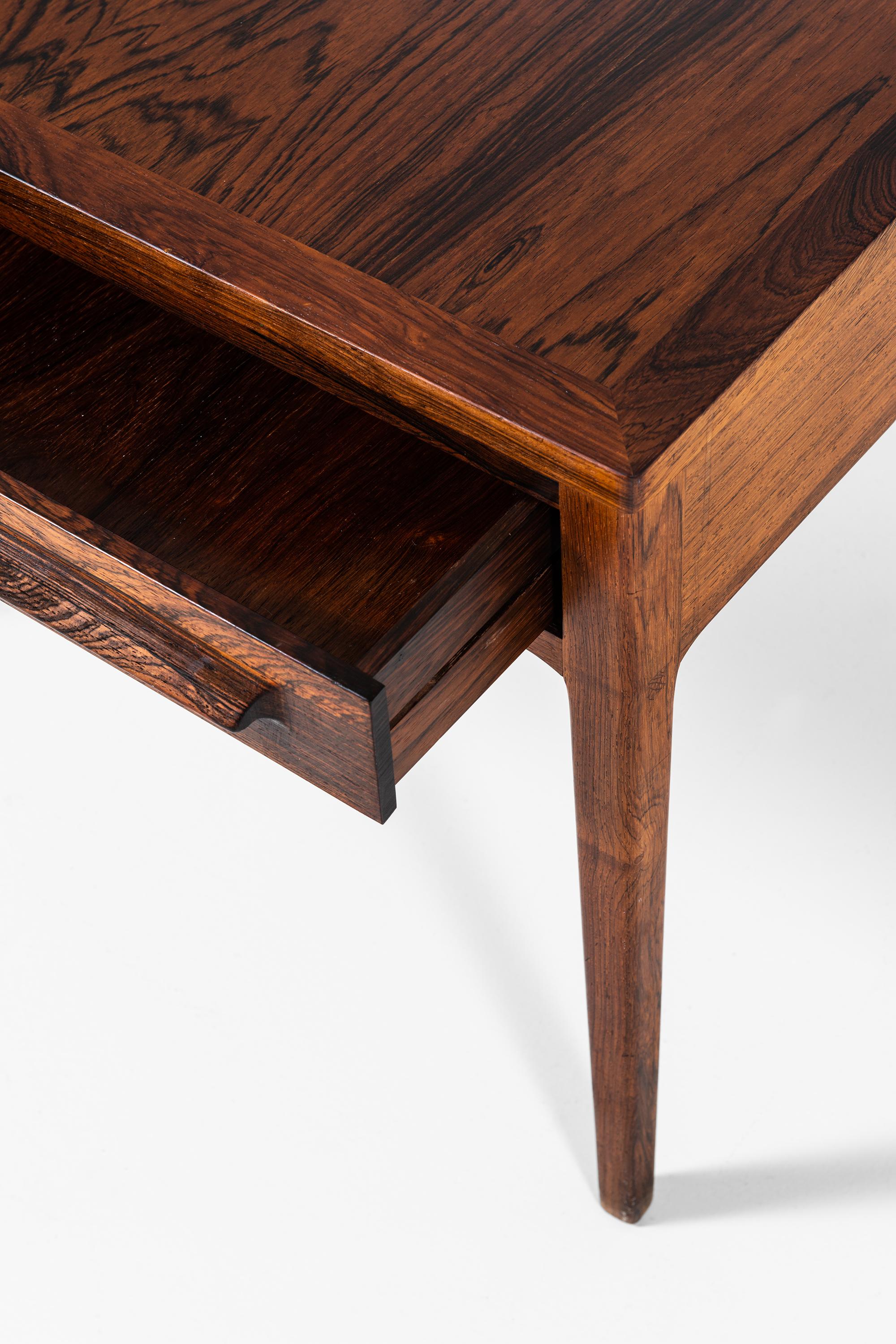 Norvégien Table d'appoint avec tiroir par O.O. Rykken & Co. Møbelfabrik en Norvège en vente
