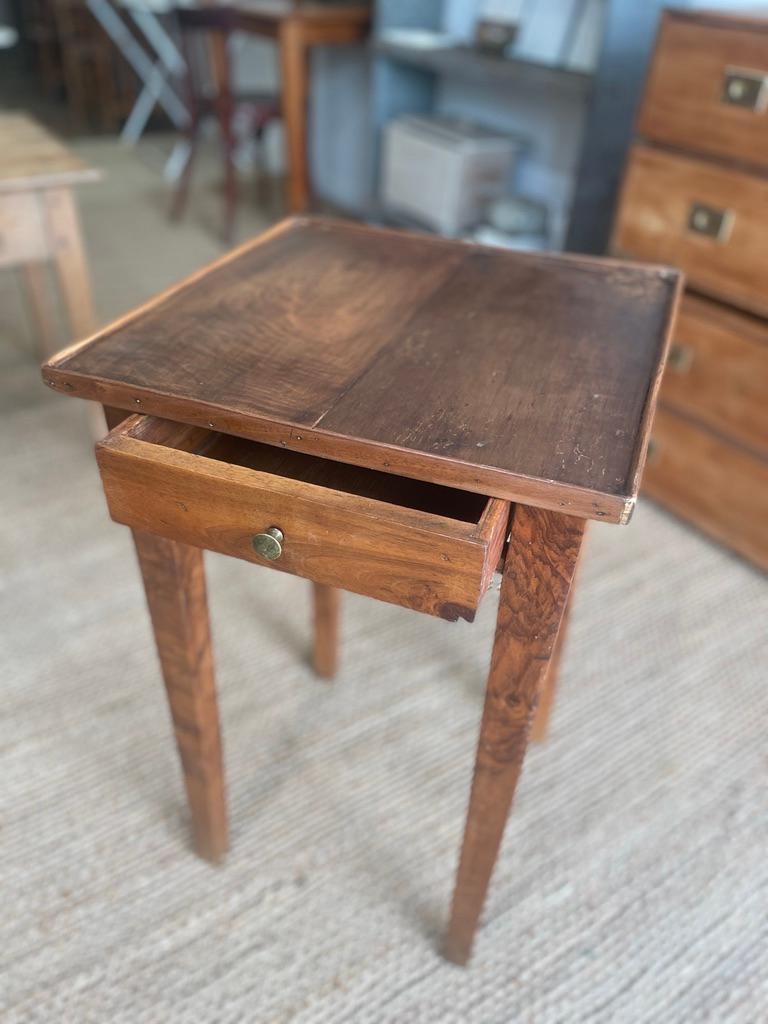 Table d'appoint avec tiroir Bon état à L'AMETLLA DE MAR, ES