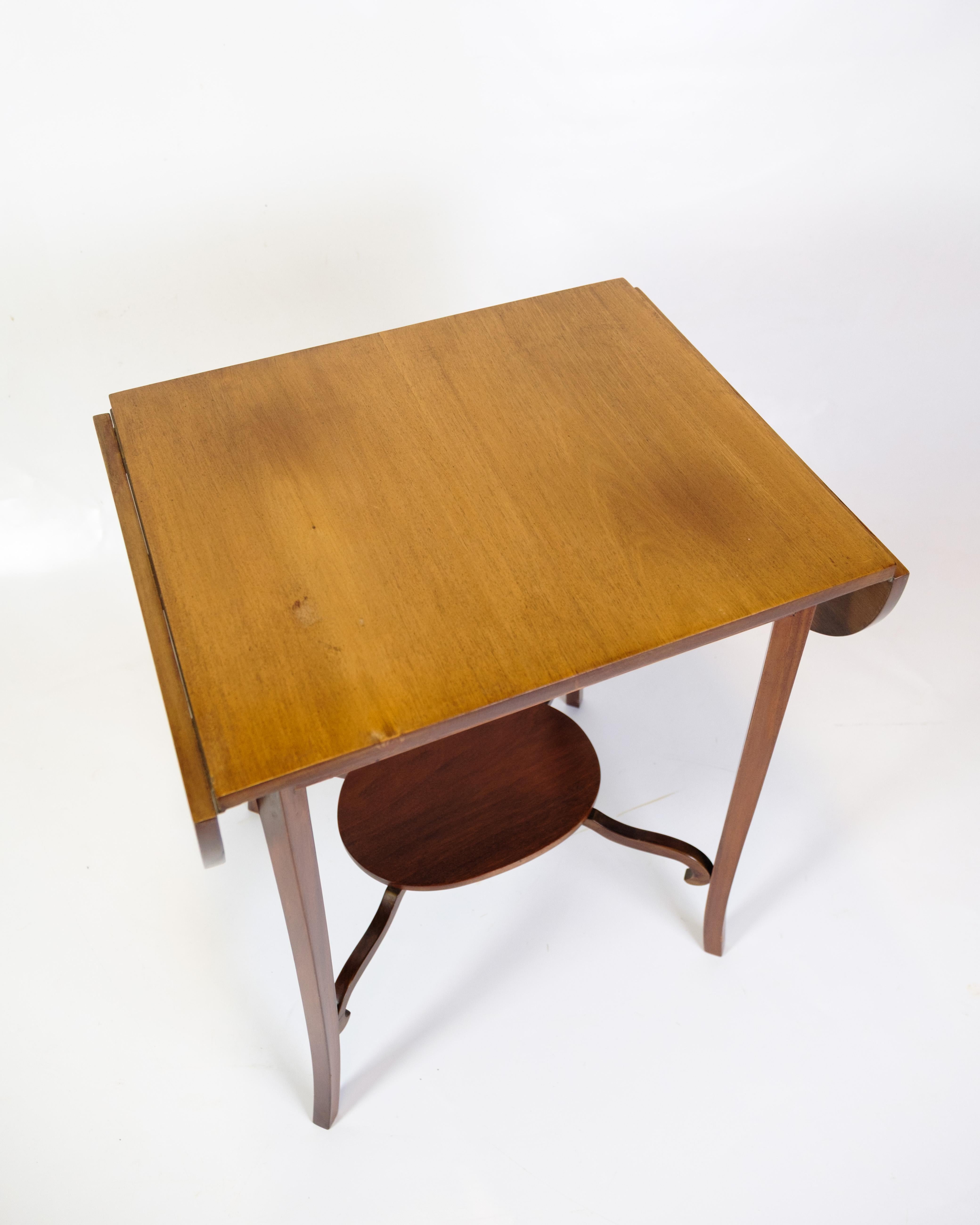 Side table with flaps in mahogany, made in Denmark in the 1960s. The table has two folding tops that provide flexible table space, as well as a lower shelf for extra storage. Made of mahogany with fine curved legs and classic details.

Dimensions: