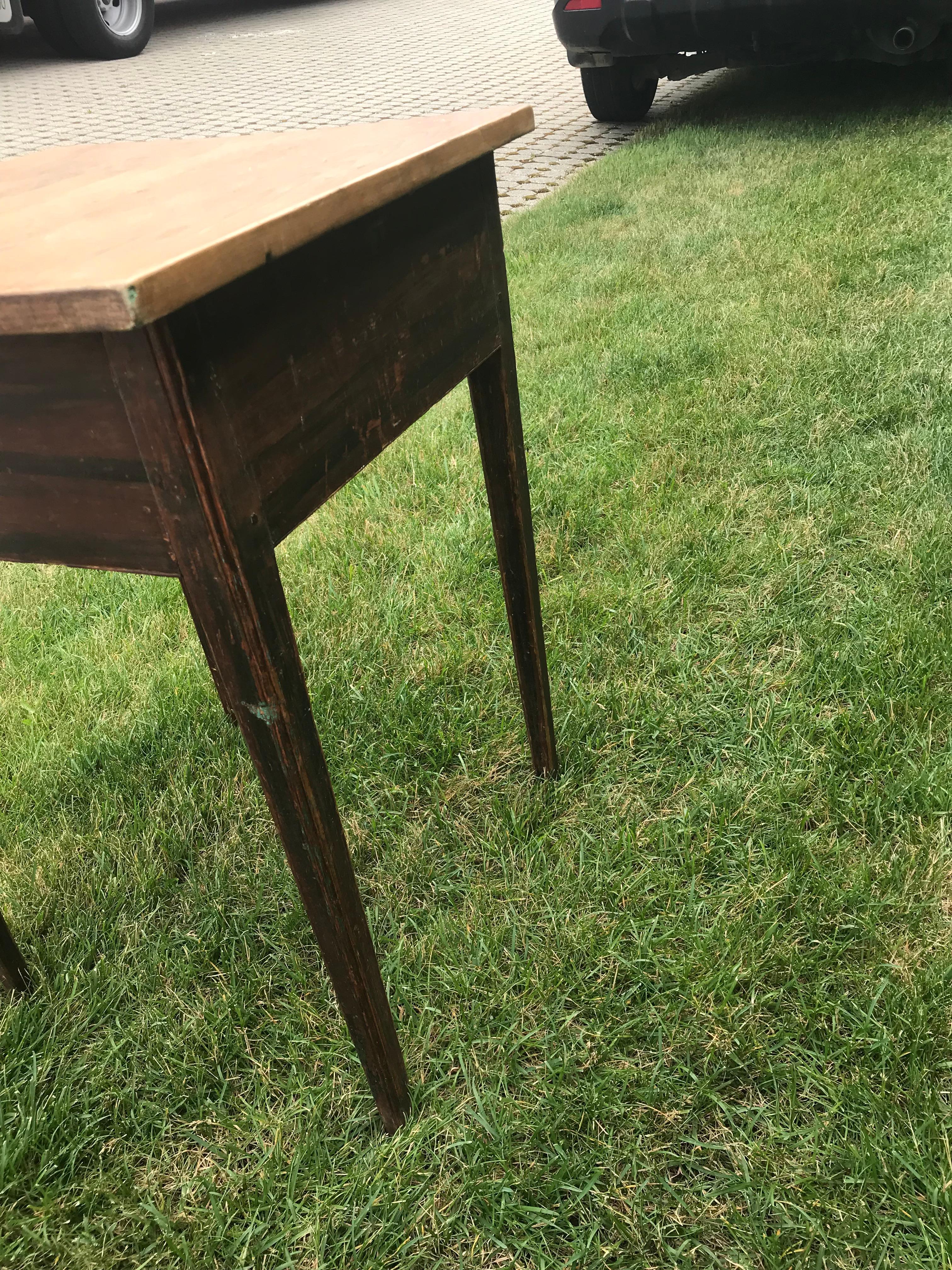 Side Table with Grain Paint 1