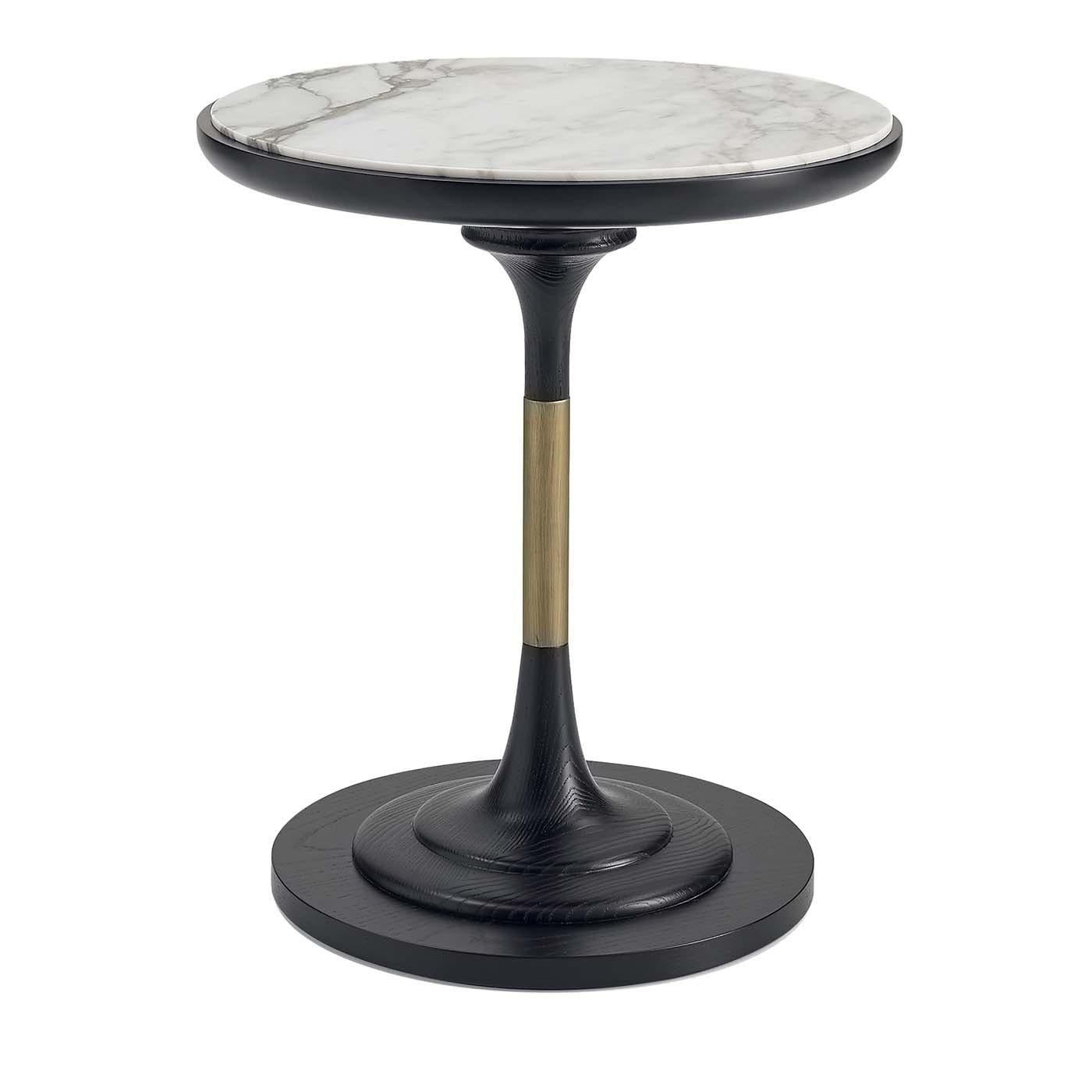 This side table boasts an exquisite combination of refined material. Eclectic and versatile, its structure is crafted of plywood and ash-veneered MDF and is elegantly enriched with parts of black-lacquered solid ash and burnished brass details. The