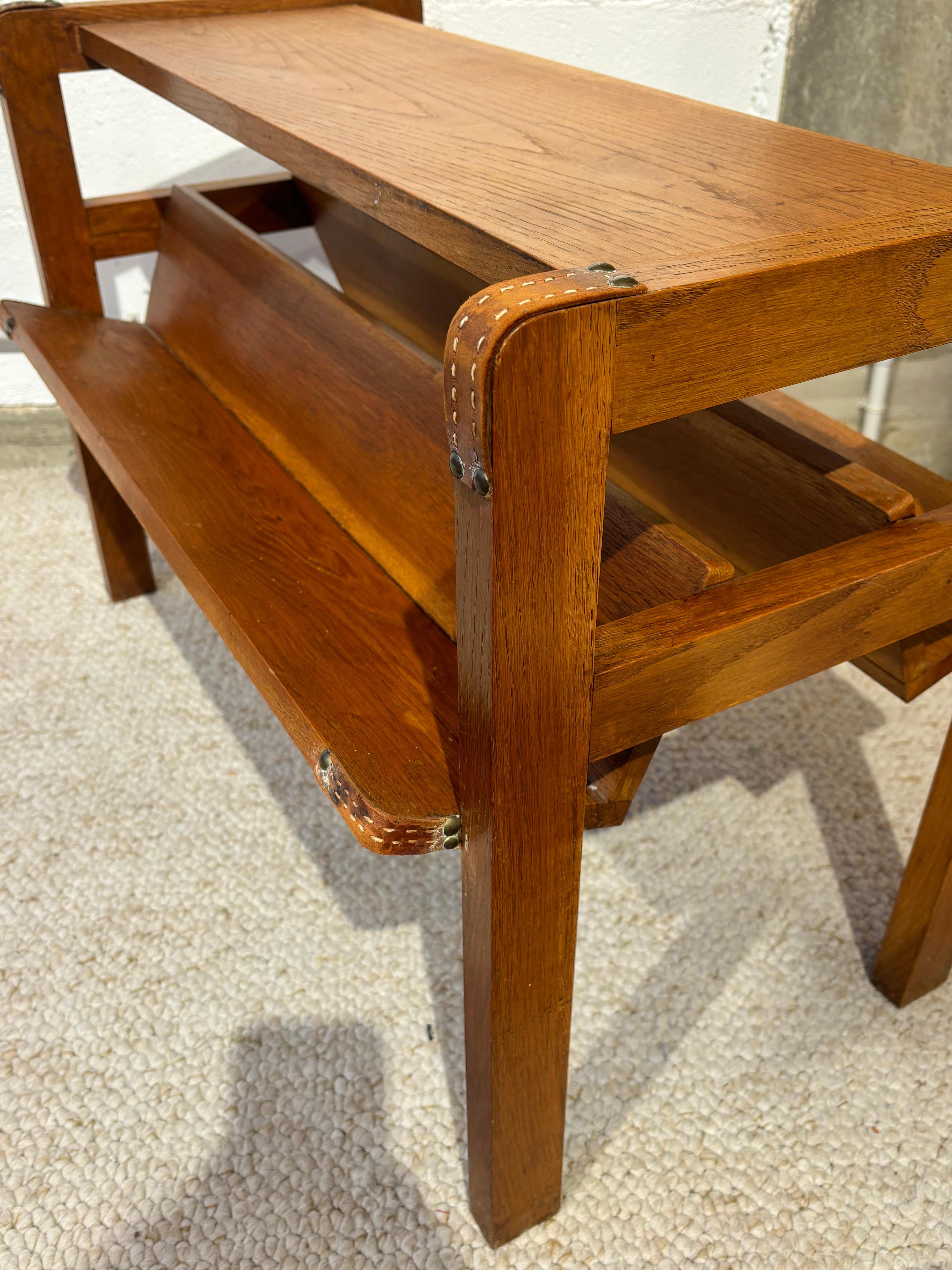 Side table with rack by Jacques Adnet en vente 4