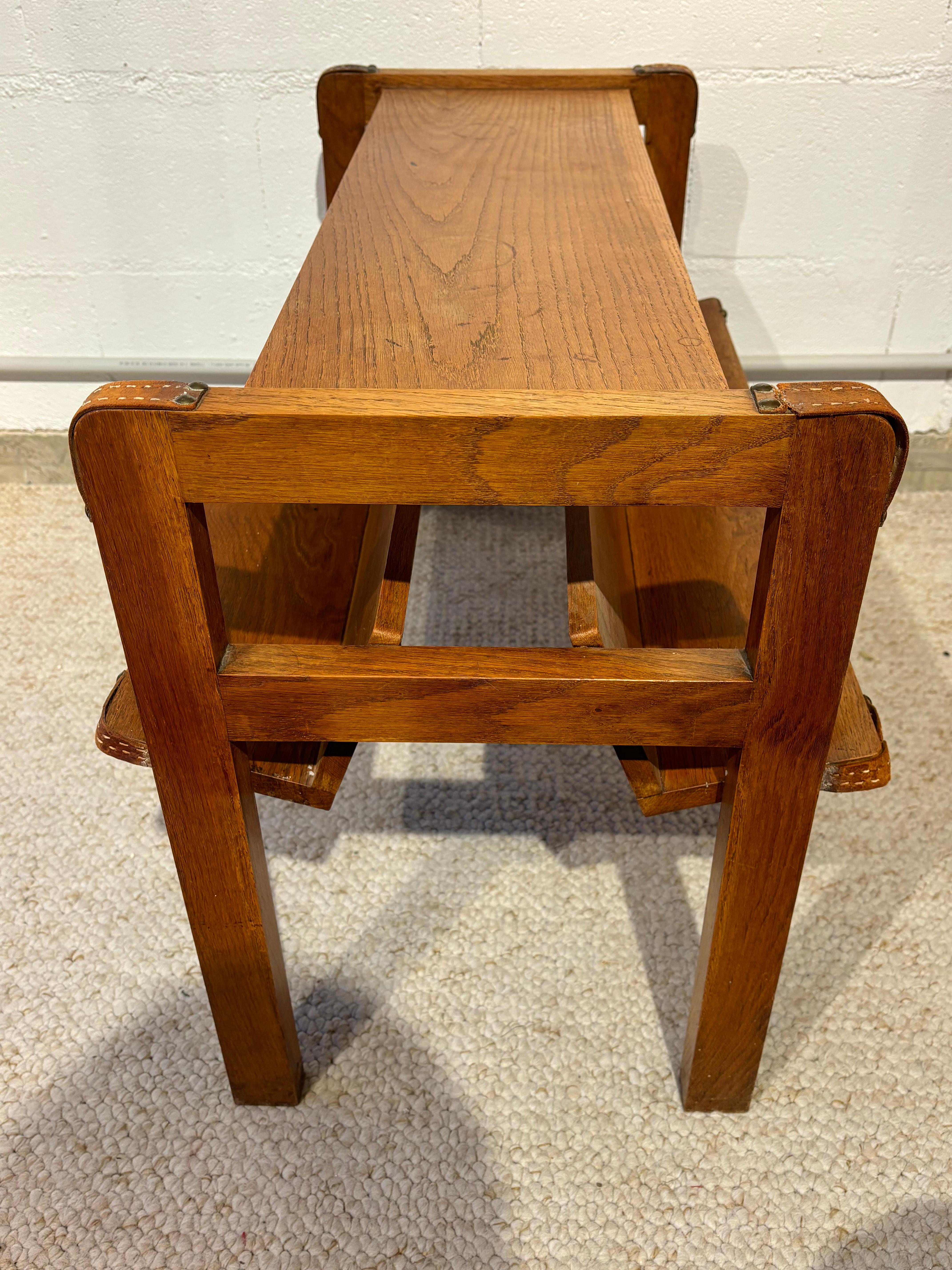 Side table with rack by Jacques Adnet en vente 5