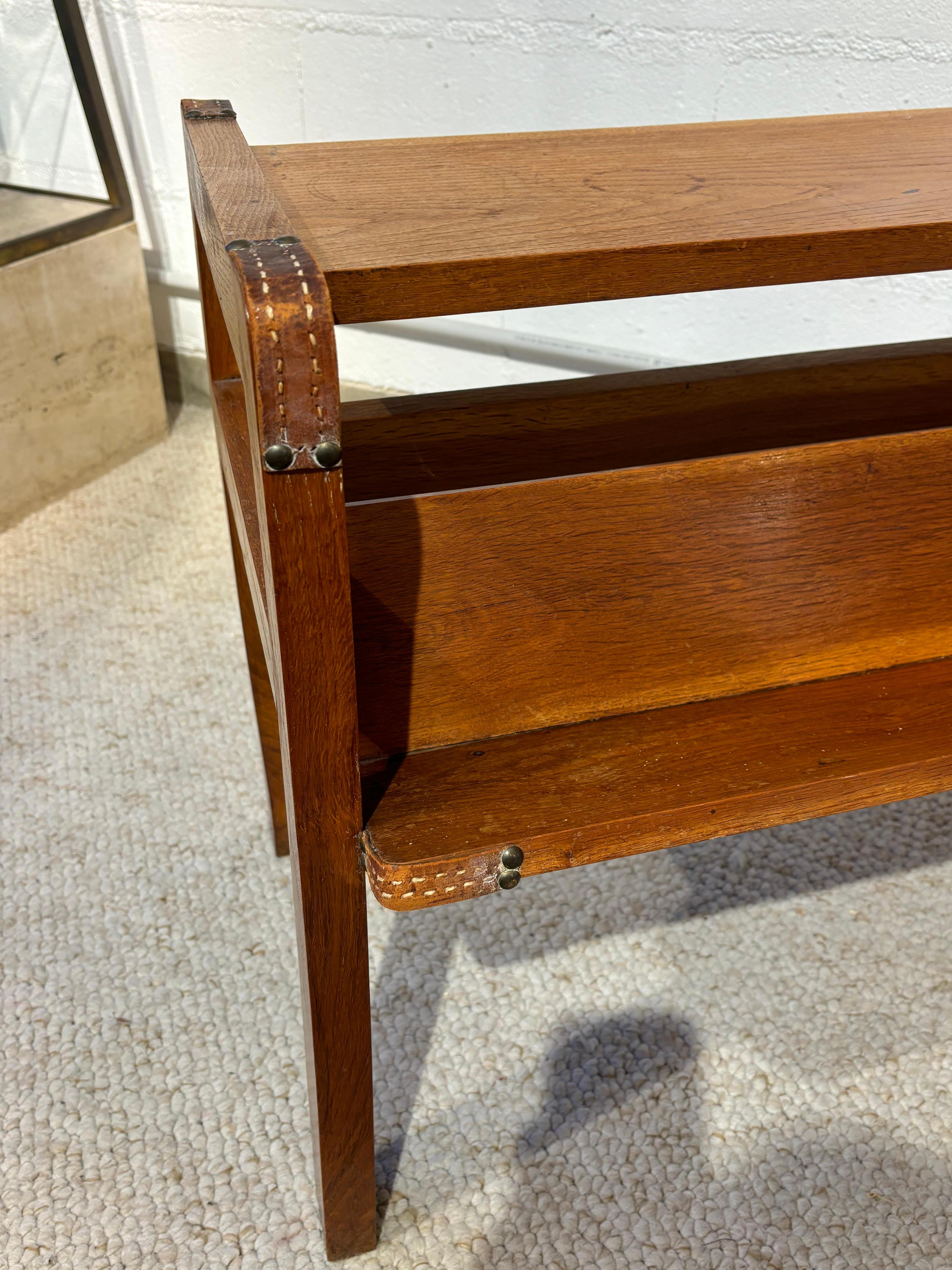 Side table with rack by Jacques Adnet en vente 6