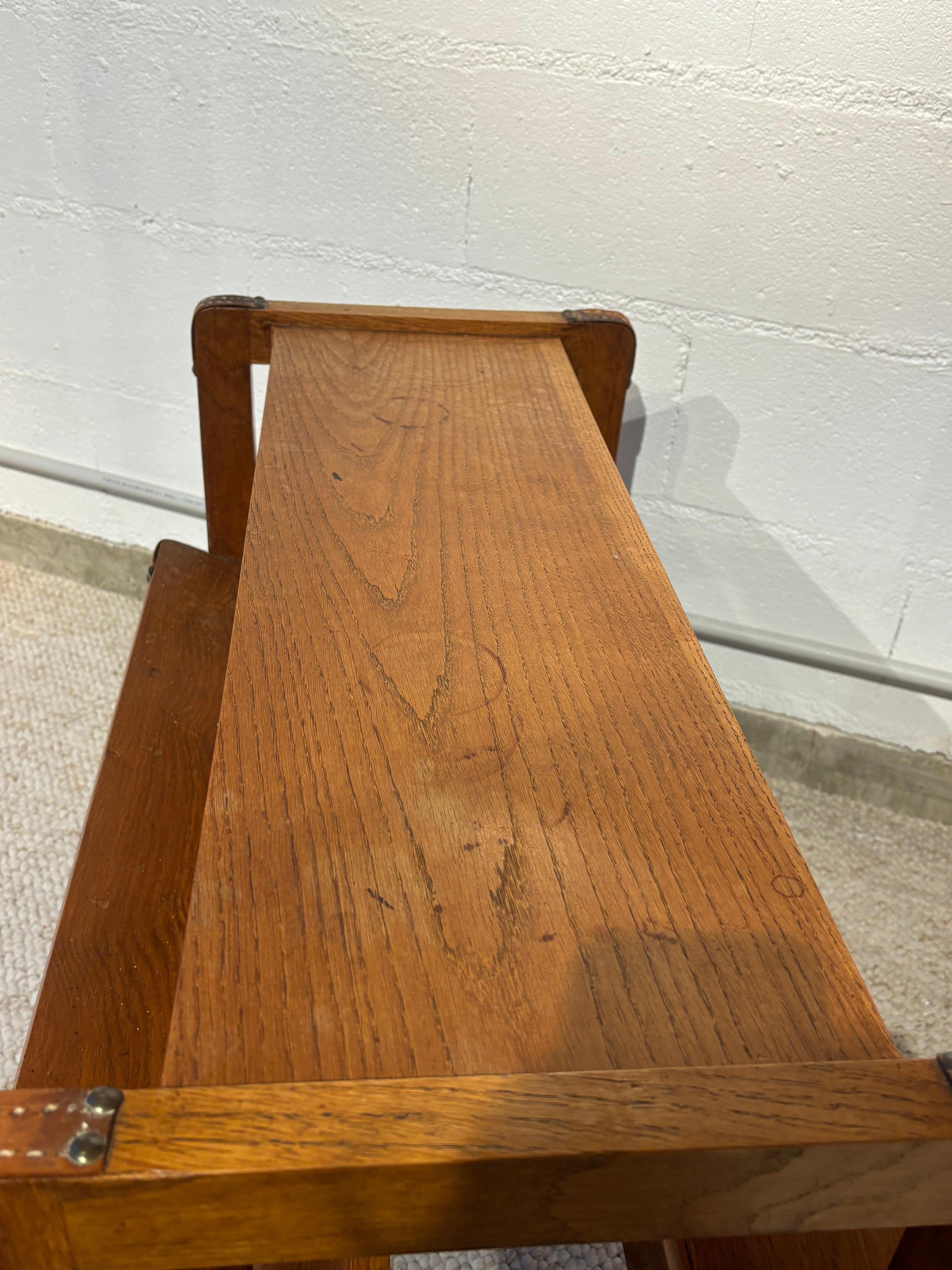 Side table with rack by Jacques Adnet en vente 10