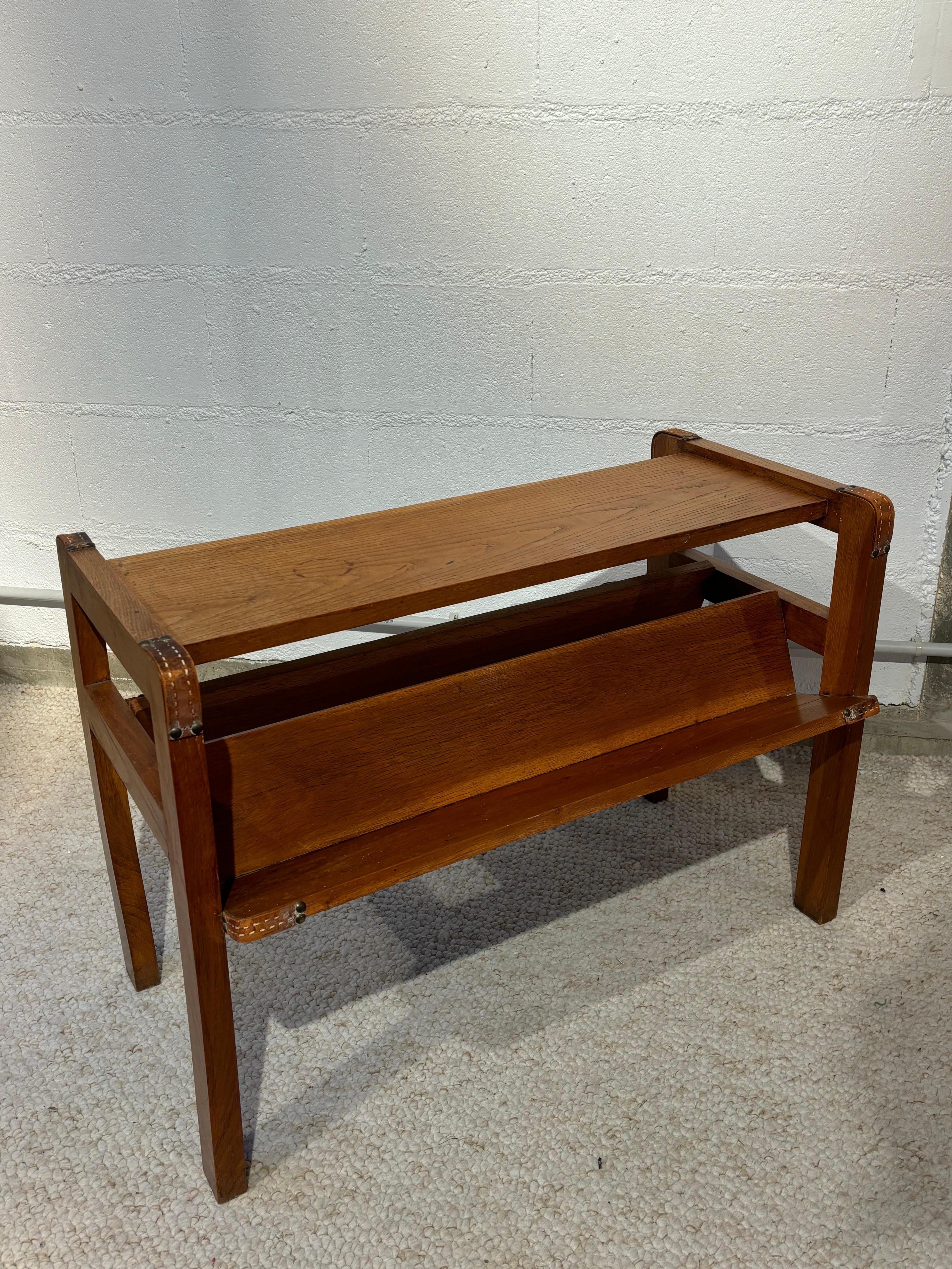 Milieu du XXe siècle Side table with rack by Jacques Adnet en vente