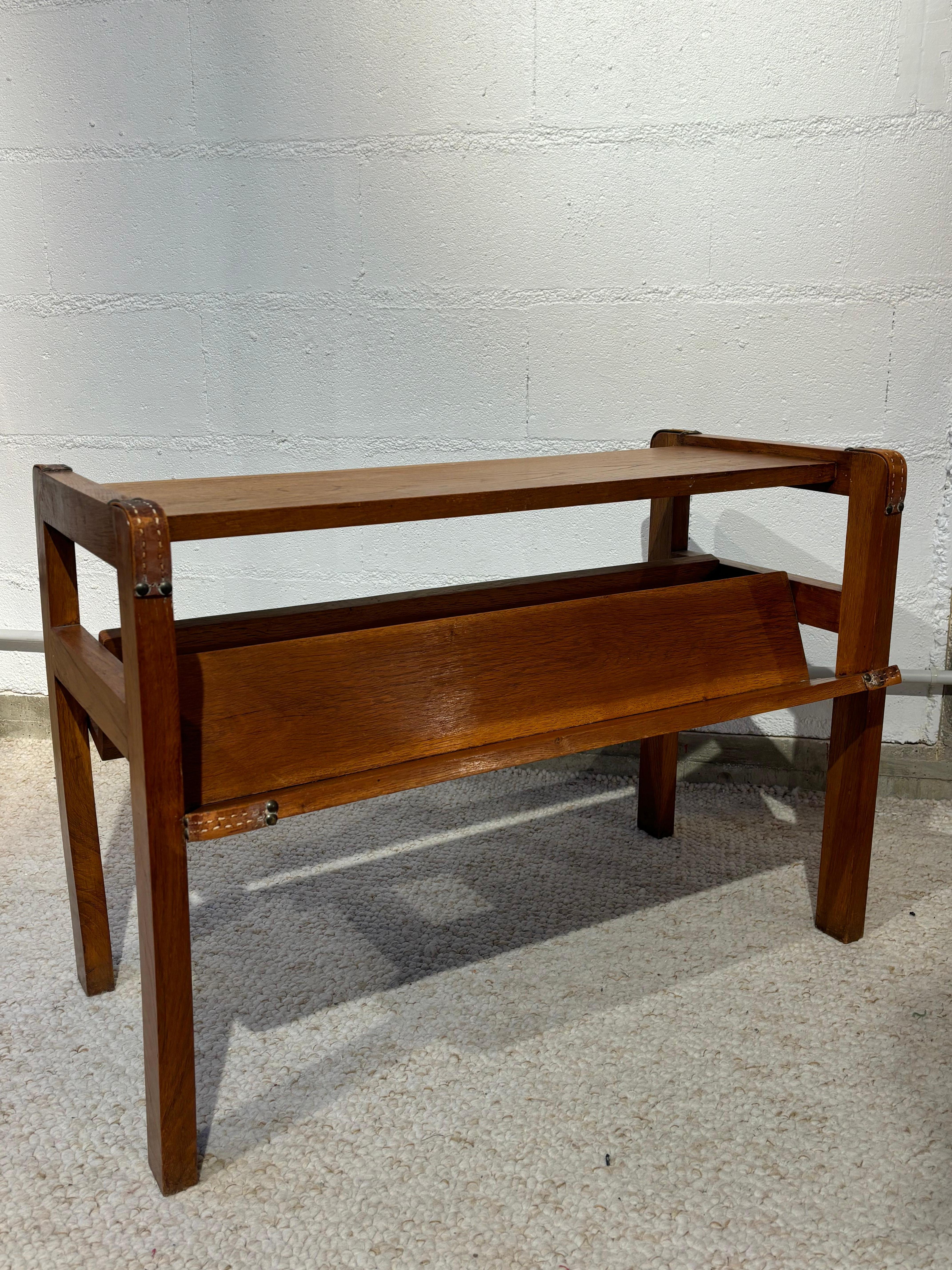 Side table with rack by Jacques Adnet en vente 1