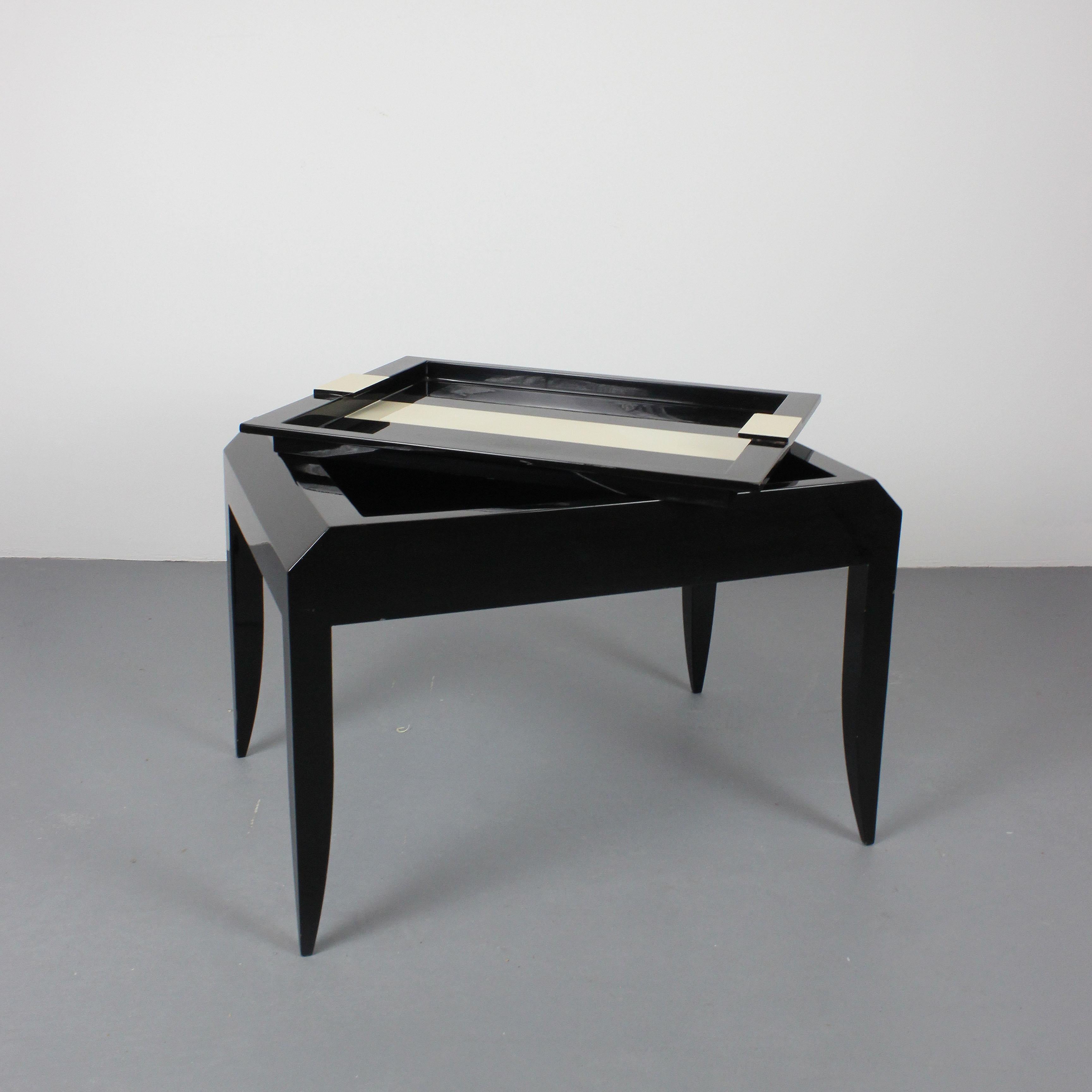 Side table with removable black lacquered top and white stripe - Art Deco - 20th century