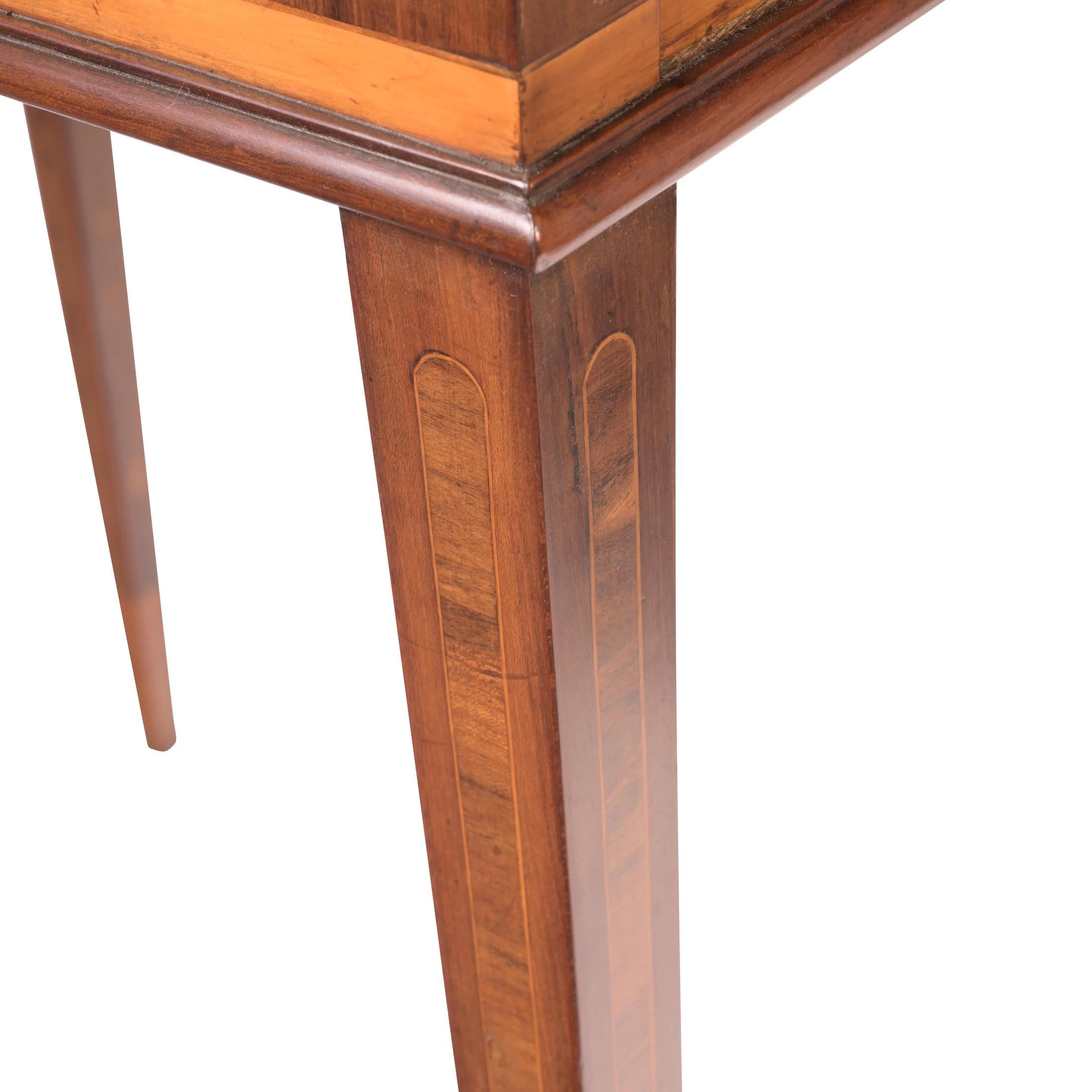 Placage Table d'appoint avec compartiments secrets, Ouestphalie, vers 1800, prune, érable, bois de rose en vente