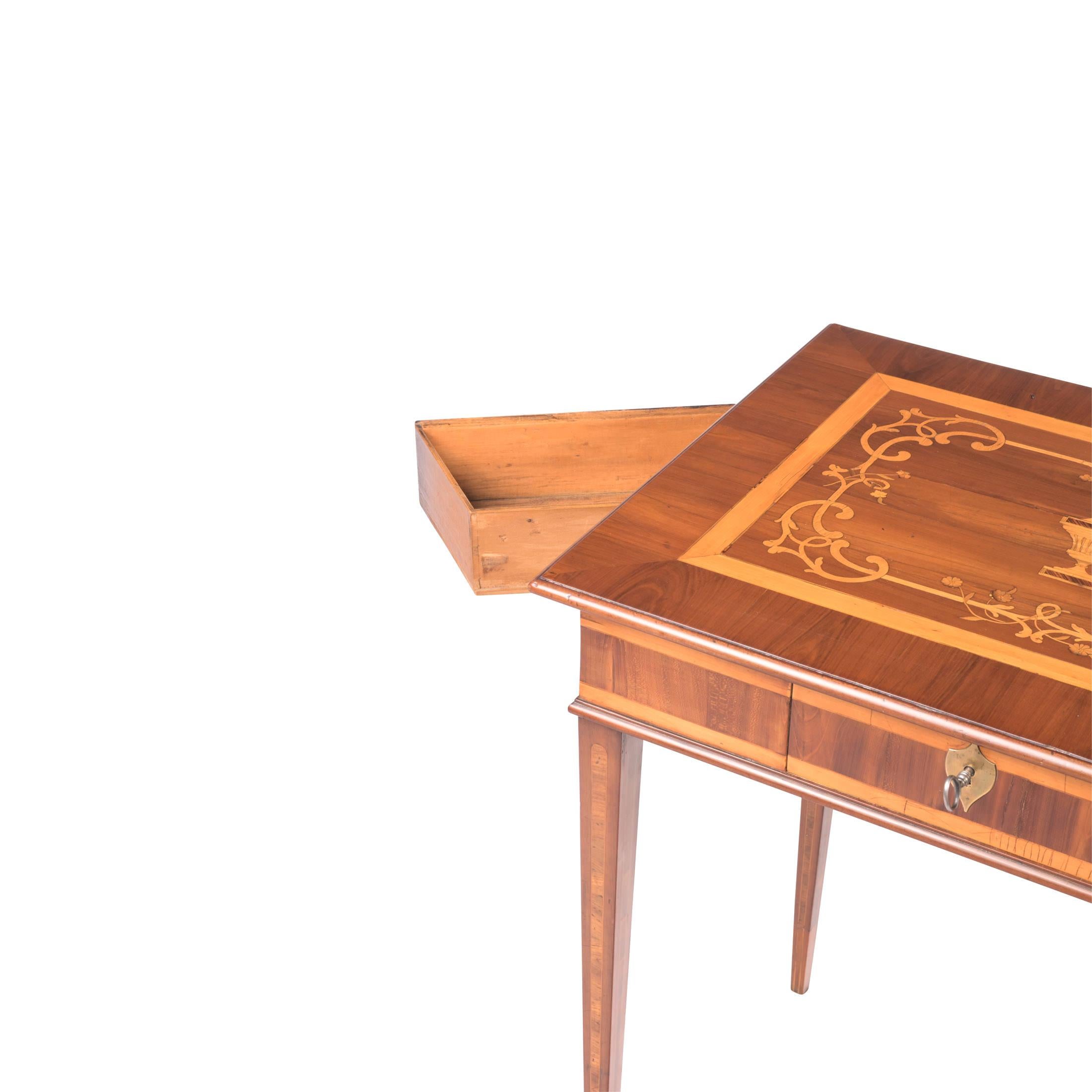 Table d'appoint avec compartiments secrets, Ouestphalie, vers 1800, prune, érable, bois de rose Bon état - En vente à Münster, DE