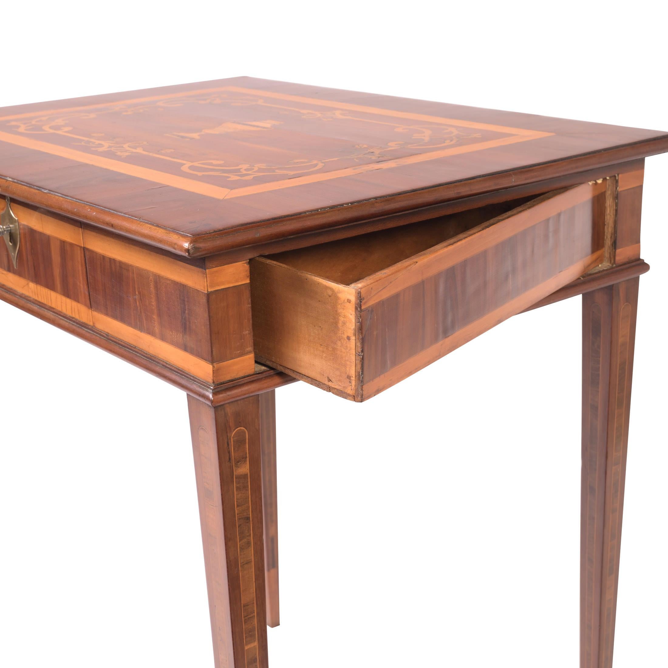 Fruitiers Table d'appoint avec compartiments secrets, Ouestphalie, vers 1800, prune, érable, bois de rose en vente