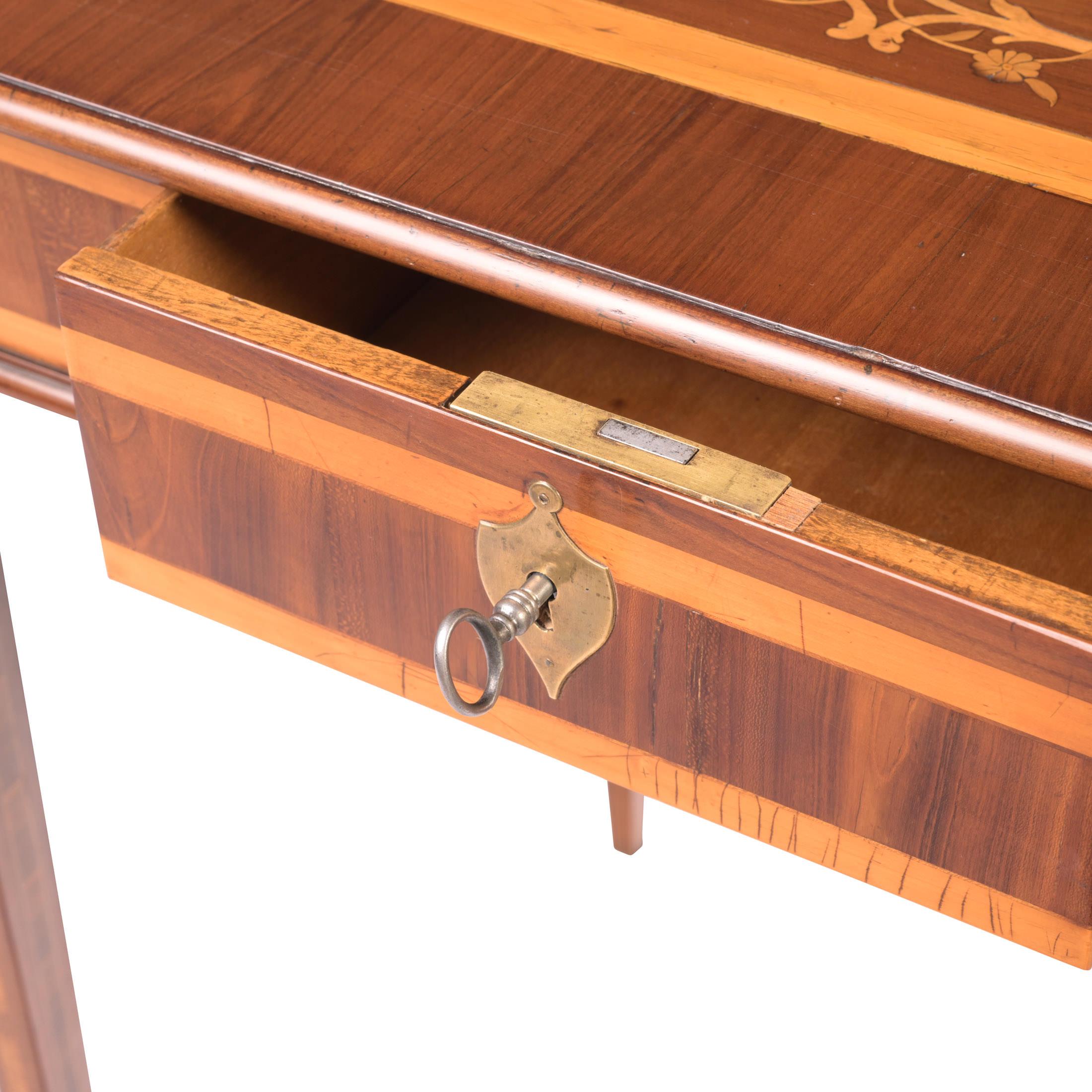 Table d'appoint avec compartiments secrets, Ouestphalie, vers 1800, prune, érable, bois de rose en vente 1
