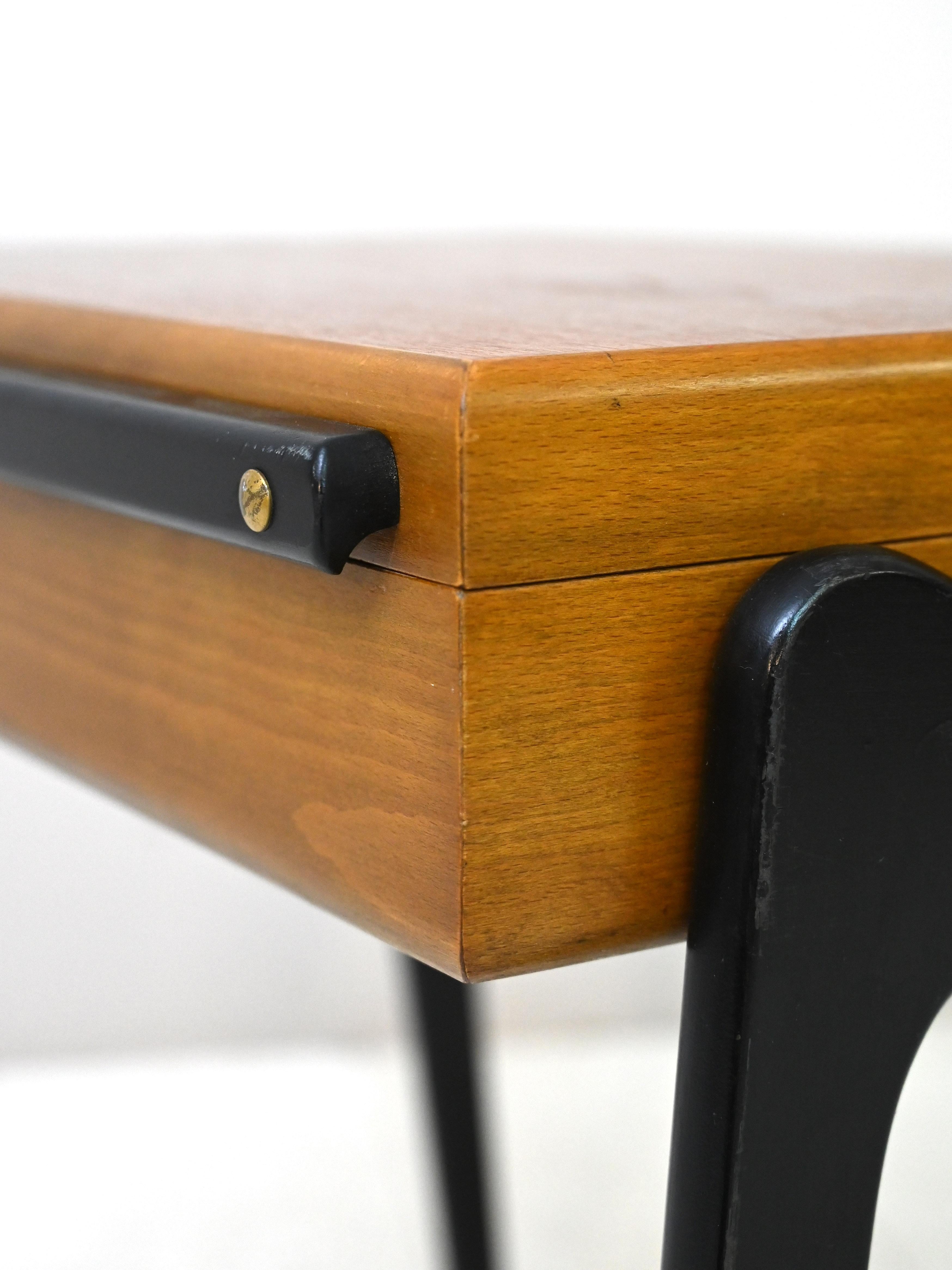 Table d'appoint avec compartiment pour la couture en vente 3
