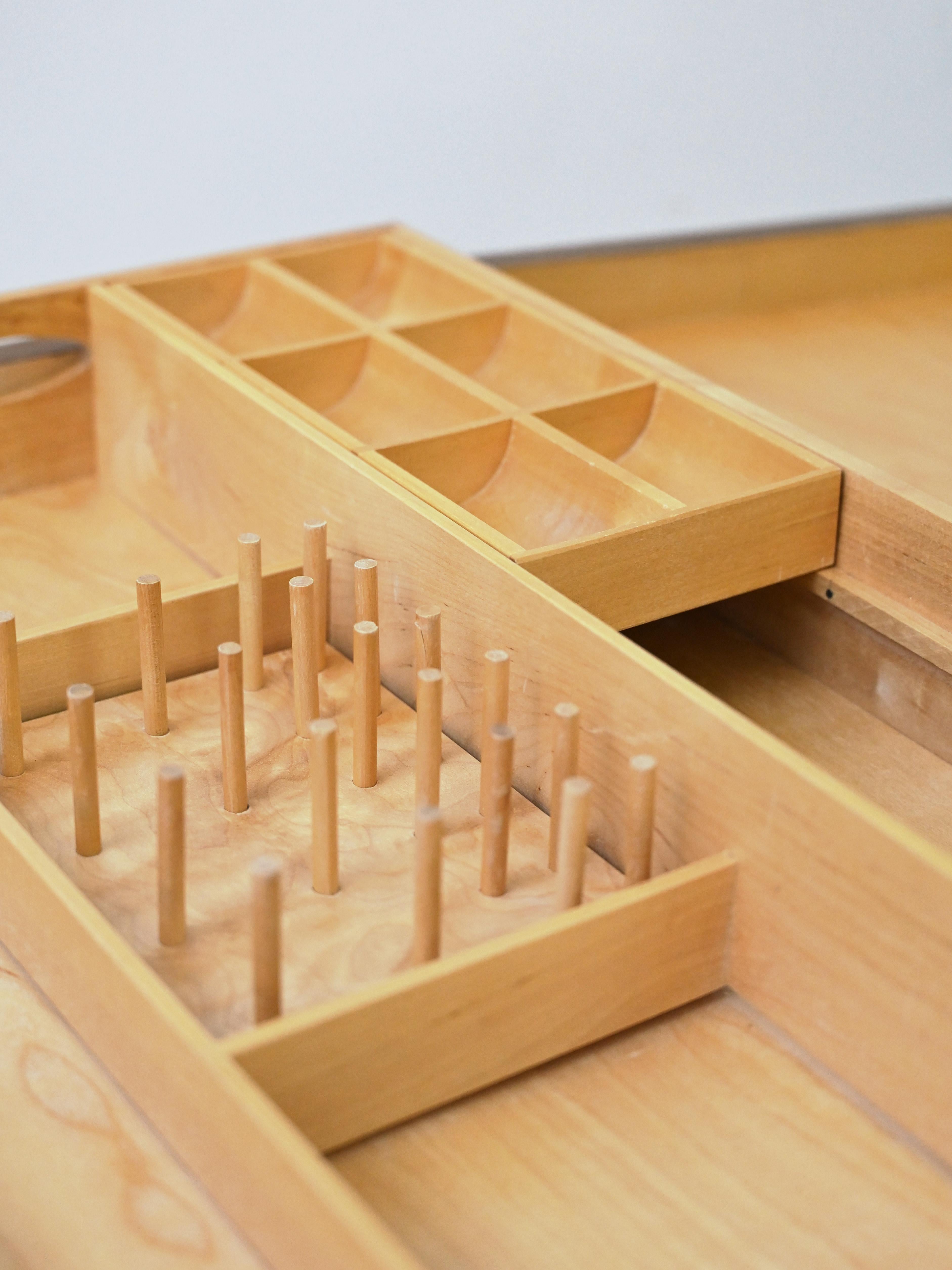 Table d'appoint avec compartiment pour la couture en vente 4