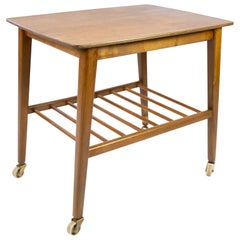 Table d'appoint avec étagère et roues en teck, design danois des années 1960