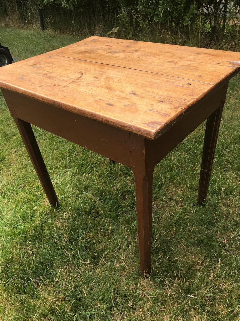 Side Table with Tapered Legs For Sale at 1stdibs