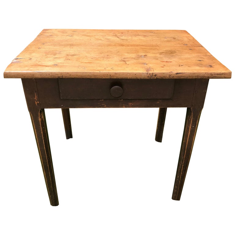 Side Table with Tapered Legs For Sale at 1stdibs