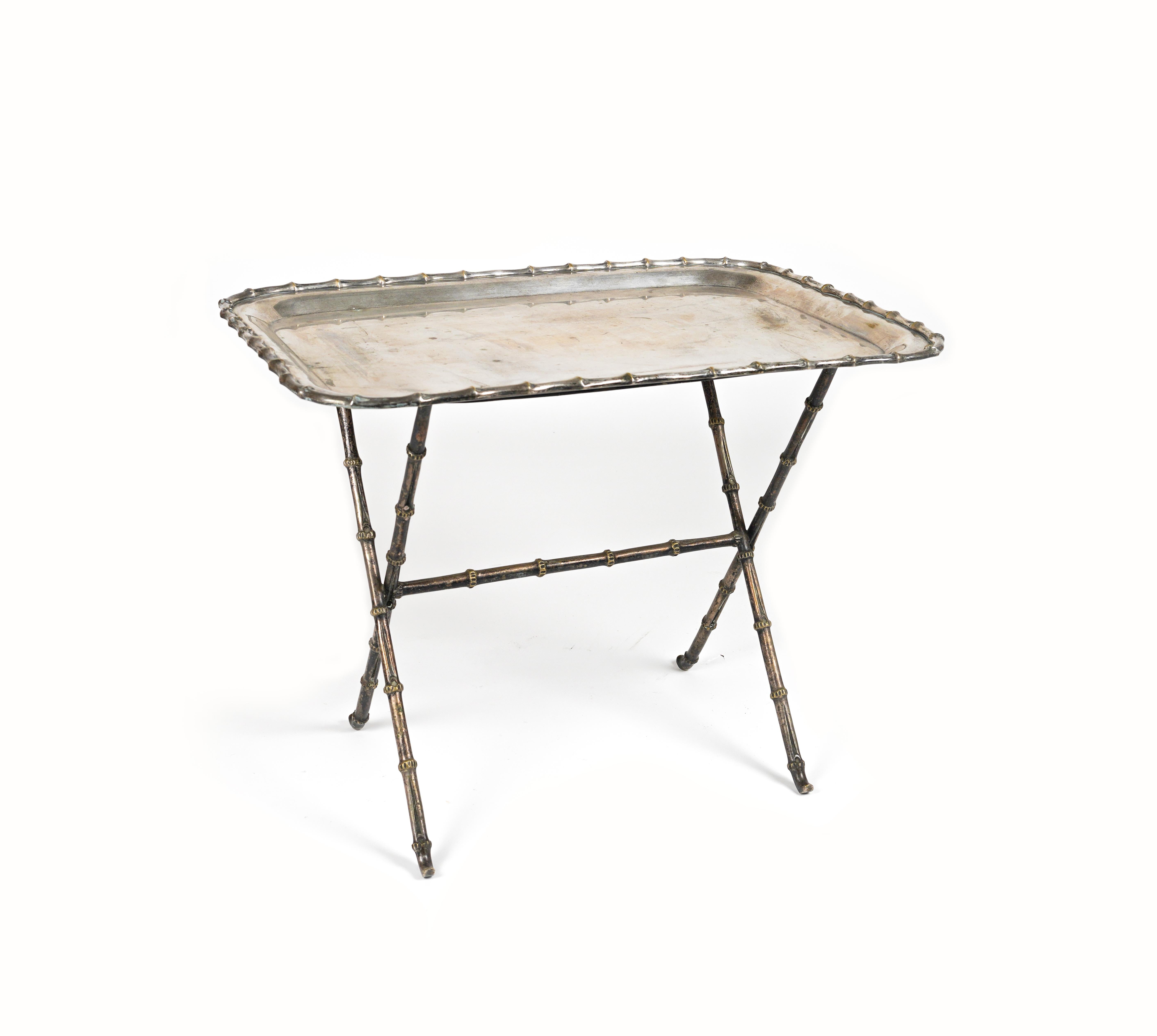 Midcentury amazing side table with tray in silvered brass (charming patina on the brass) attributed to Maison Baguès.

Made in France in the 1970s.

Maison Baguès is renowned for fine brass objects and lights since its establishment in 1860. The