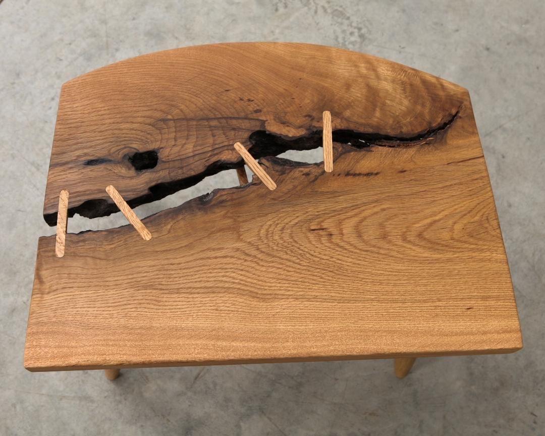 Mid-Century Modern Table d'appoint avec plateau en broussin de chêne blanc par Michael Rozell, États-Unis, 2021 en vente