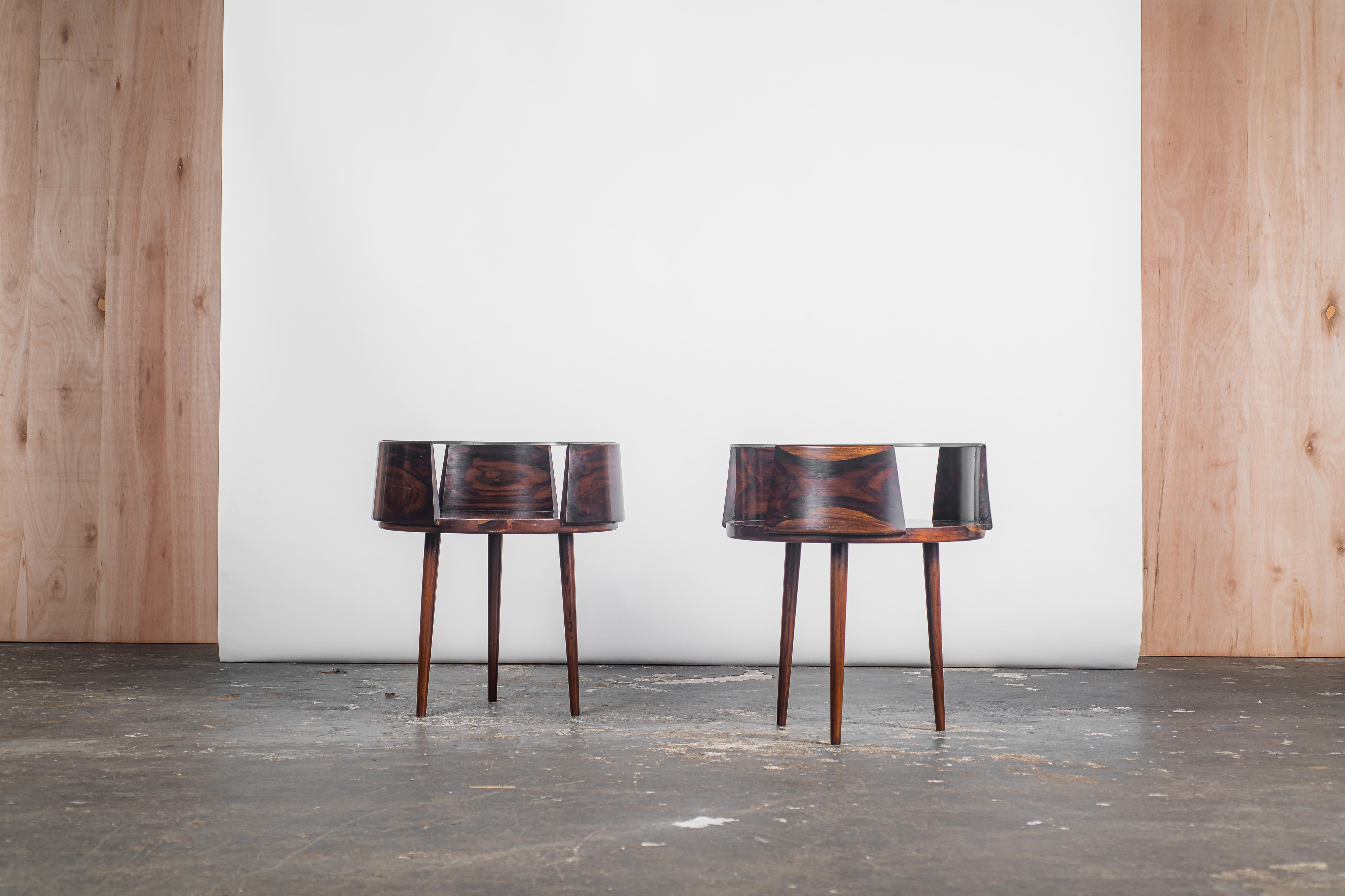 A Masterpiece by Martin Eisler and Susi Aczel

Introducing a remarkable opportunity to acquire these captivating round side tables, expertly designed by the legendary duo Martin Eisler and Susi Aczel for Forma S.A. Móveis e Objetos de Arte.