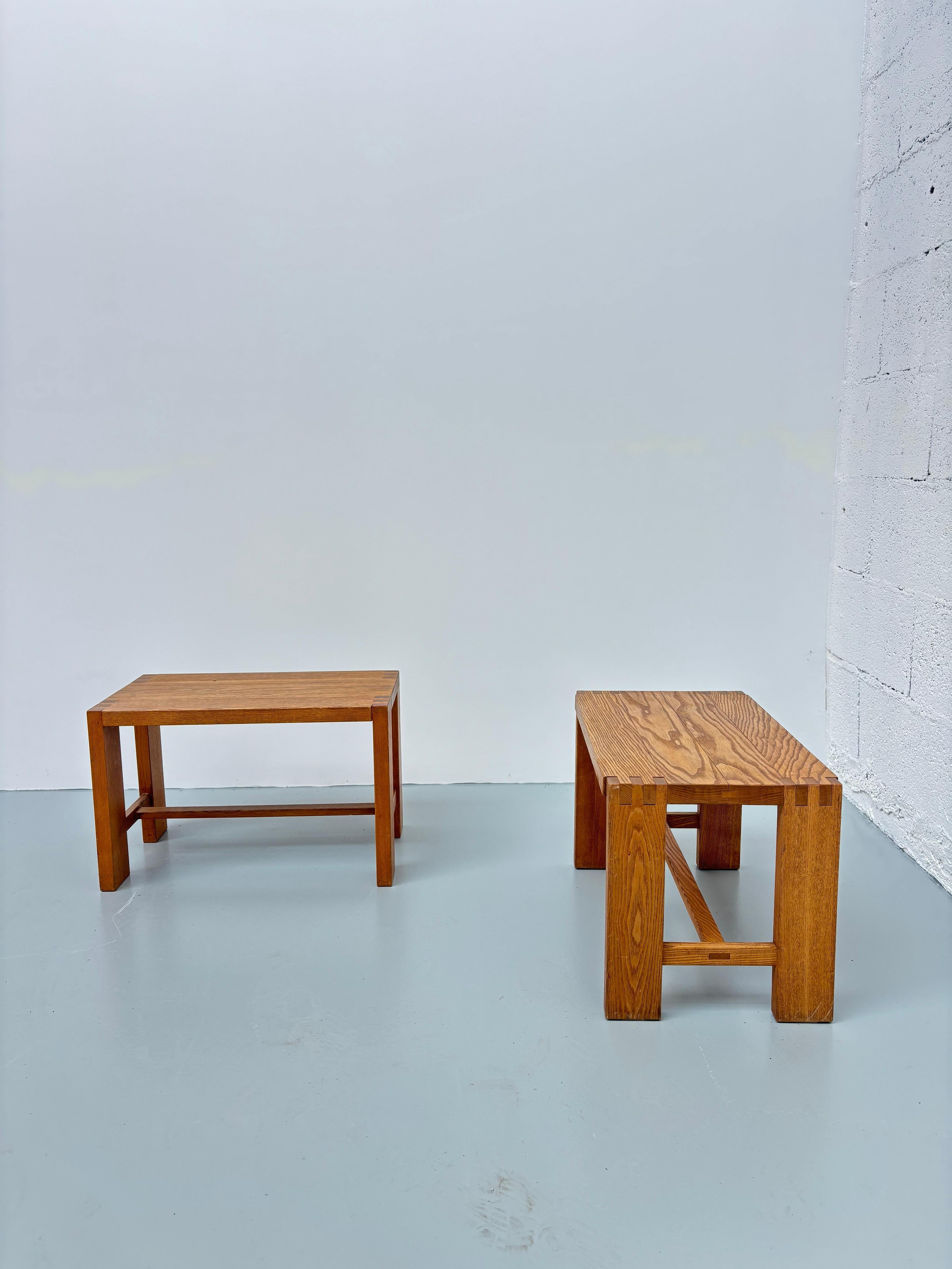 Paire de table d'appoint ou table de chevets par Pierre Chapo. 
