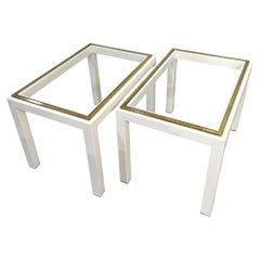 Mesitas auxiliares de estilo «Mid-Century Modern» en metal y latón color crema con tapa de cristal