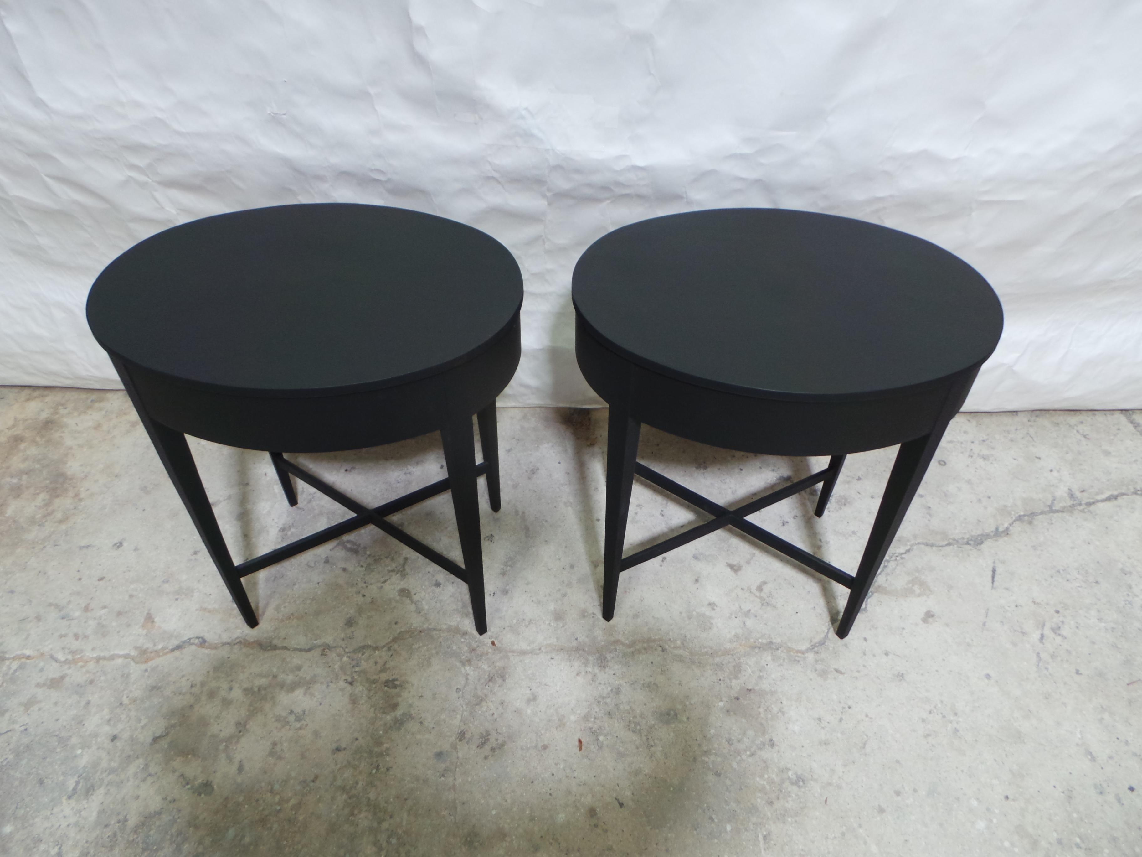 Gustavien Tables d'appoint style gustavien 2 en vente