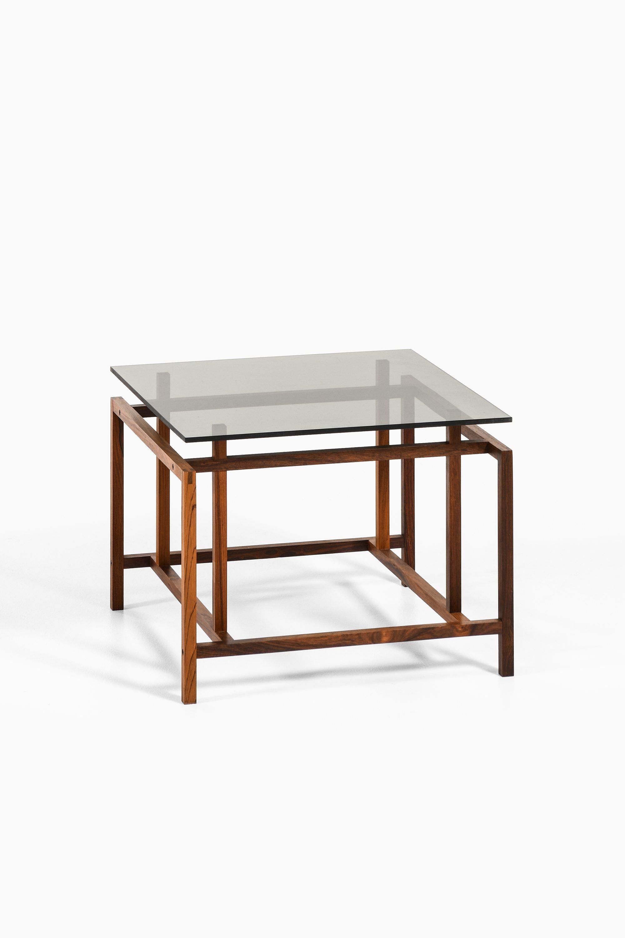 Danois Tables d'appoint en palissandre et verre par Henning Nørgaard, années 1960 en vente