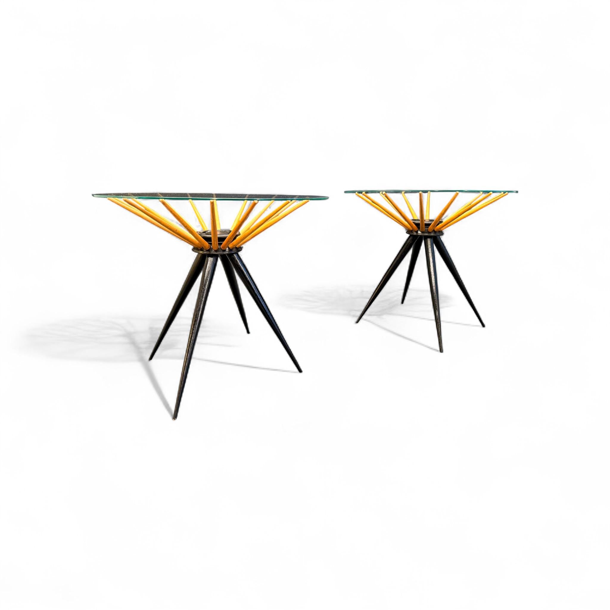 Mesas auxiliares de madera noble bicolor y cristal, Giuseppe Scapinelli, años 50 - Lote 768A en venta 2