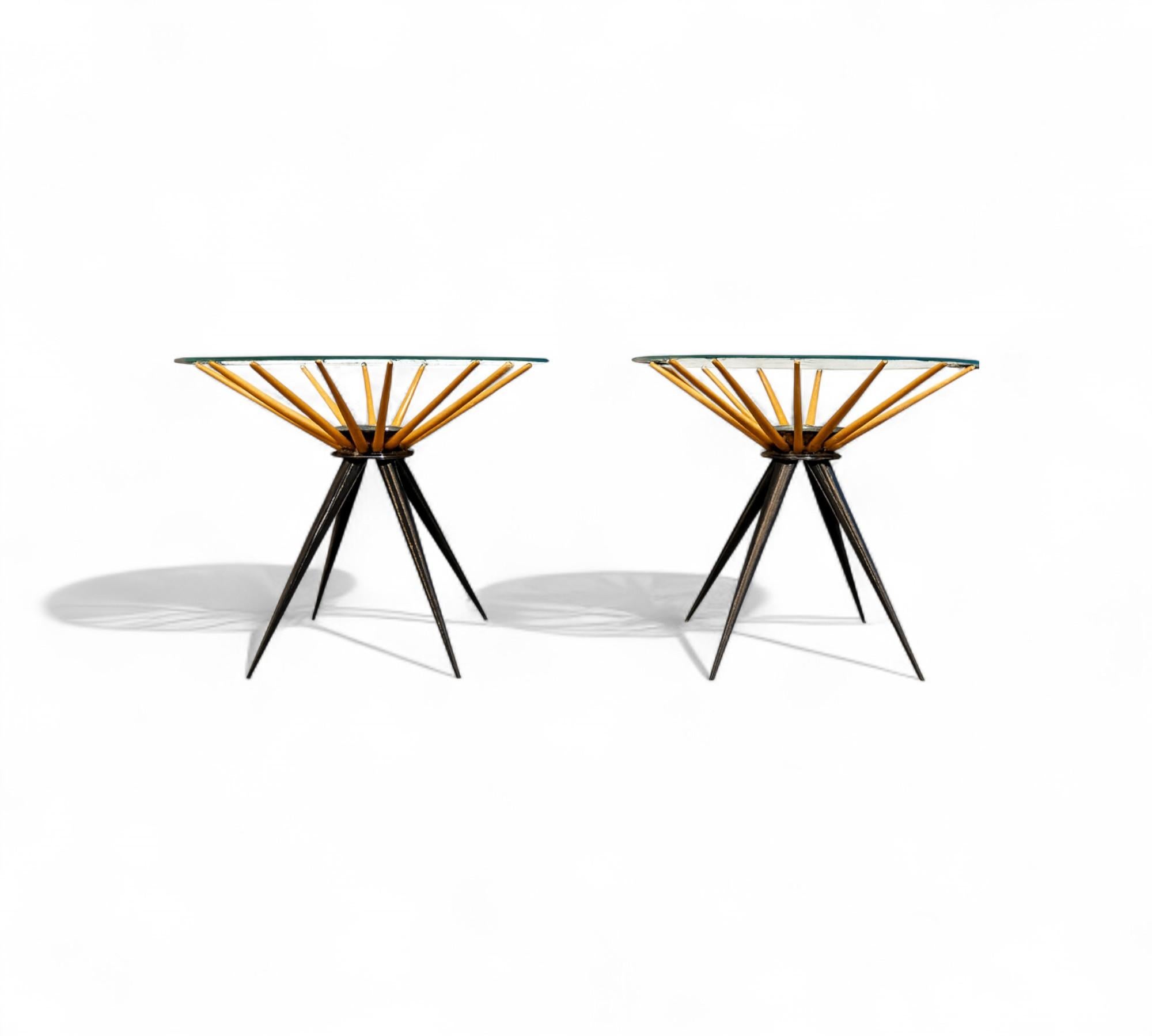 Mid-Century Modern Tables d'appoint en bois dur et verre bicolore, Giuseppe Scapinelli, années 1950 - Lot 768A en vente