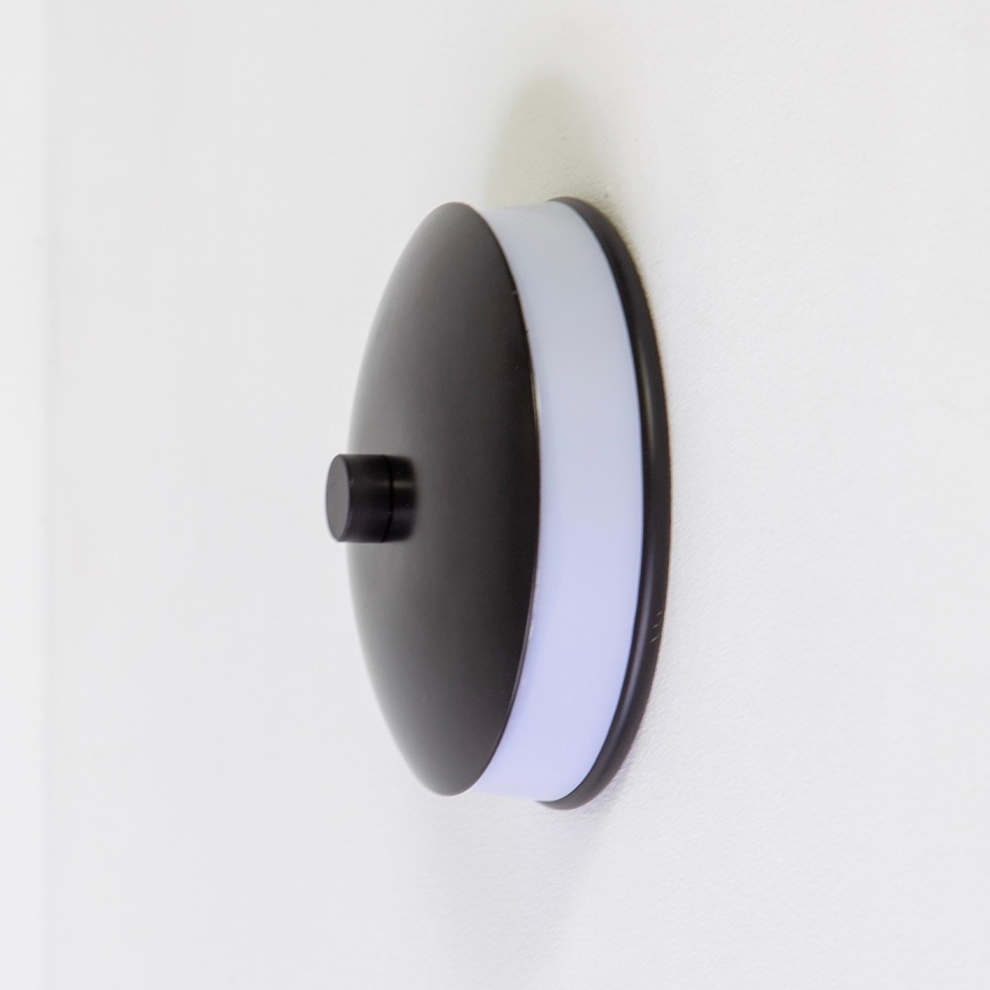 Moderno Applique laterale di Research.Lighting, piccola lampada a LED nera, realizzata su ordinazione in vendita