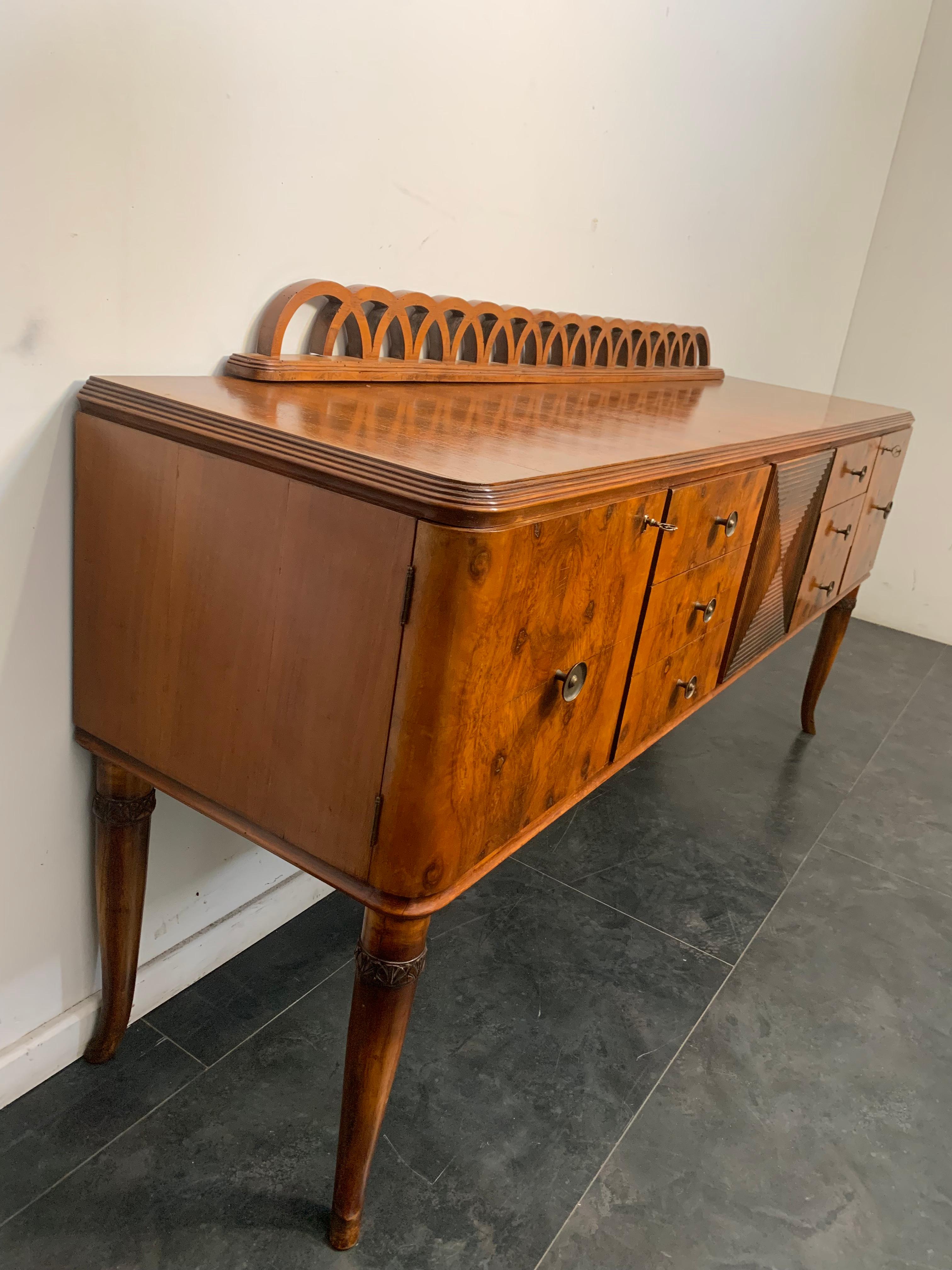 Milieu du XXe siècle Buffet, années 1950 en vente