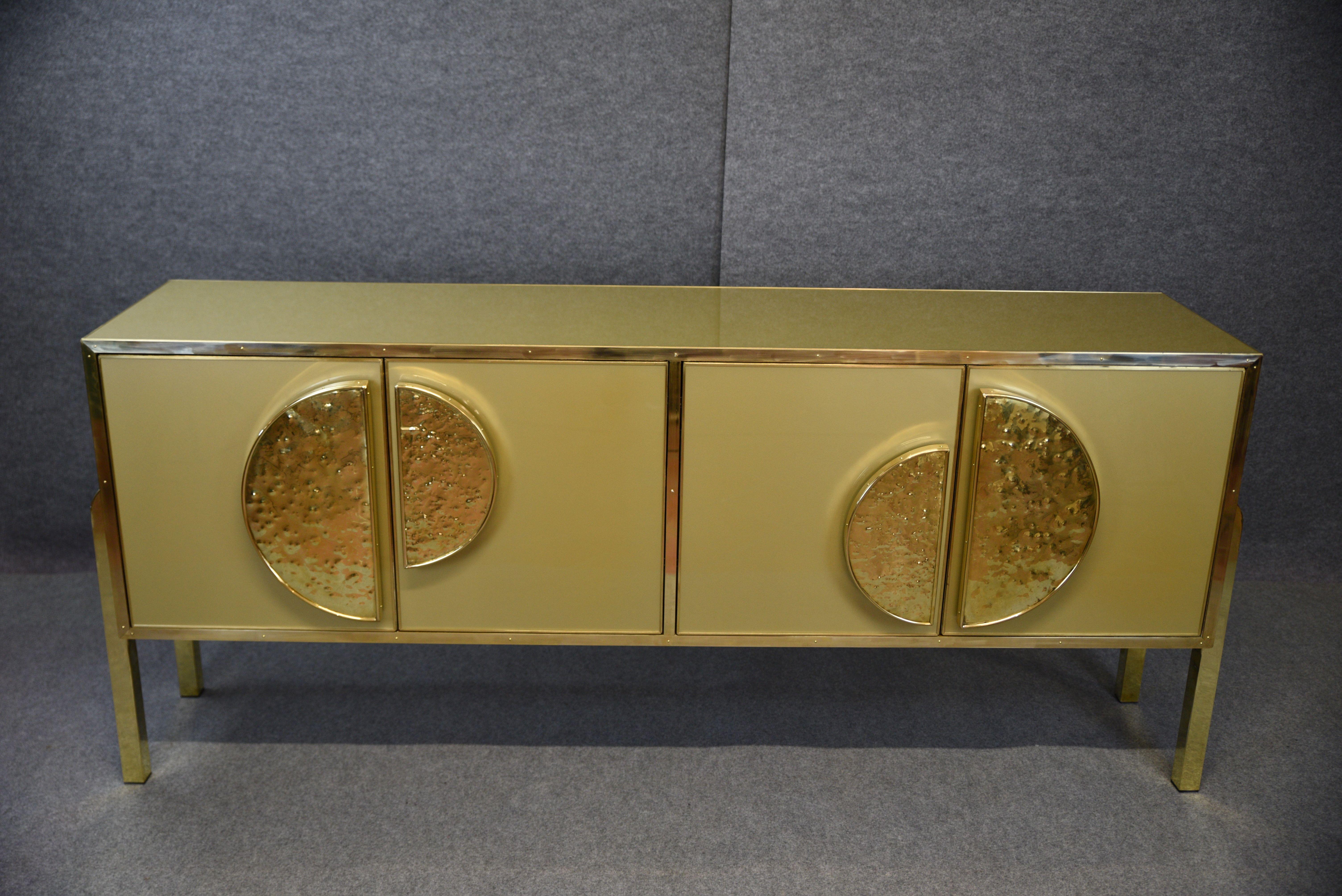 sideboard 4 Türen vollständig von Hand gefertigt Goldglas und Messing justfurnituress (Moderne der Mitte des Jahrhunderts) im Angebot