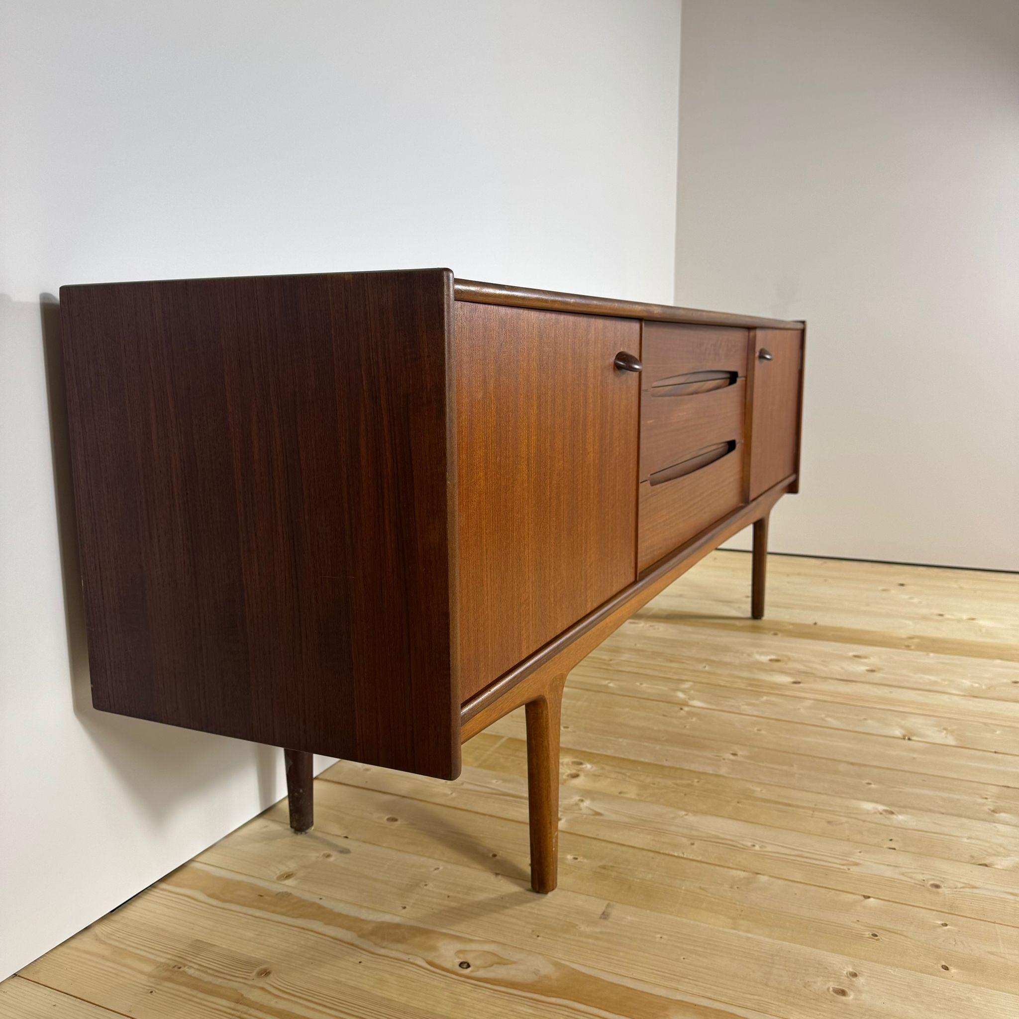 Impiallacciato Credenza '60 in teak, Danimarca in vendita
