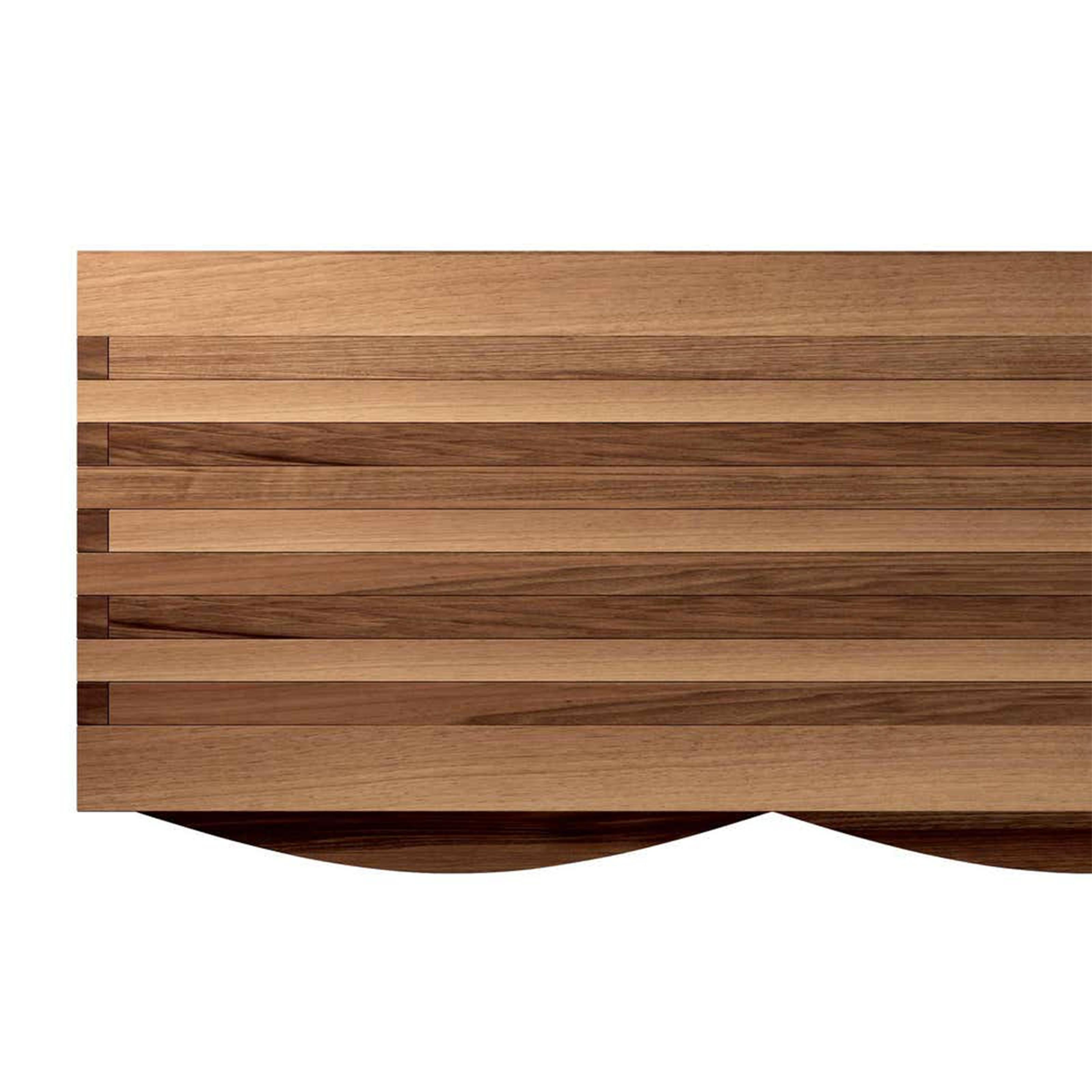 Fabriqué à la main avec passion et expertise en Italie, une pièce de design de qualité supérieure pensée pour obtenir un effet tridimensionnel distinctif. Il est contemporain mais son design classique en fait un meuble intemporel qui peut être placé