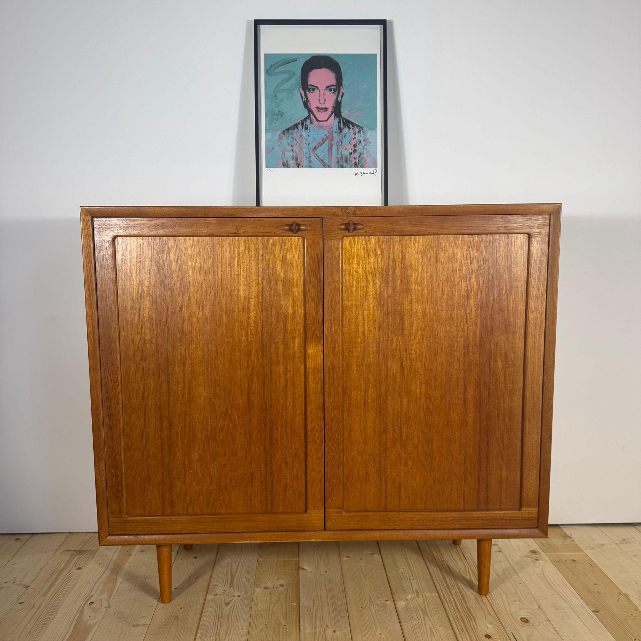 Mid-Century moderno Credenza alta in teak di H.W. Klein per Bramin - Danimarca in vendita