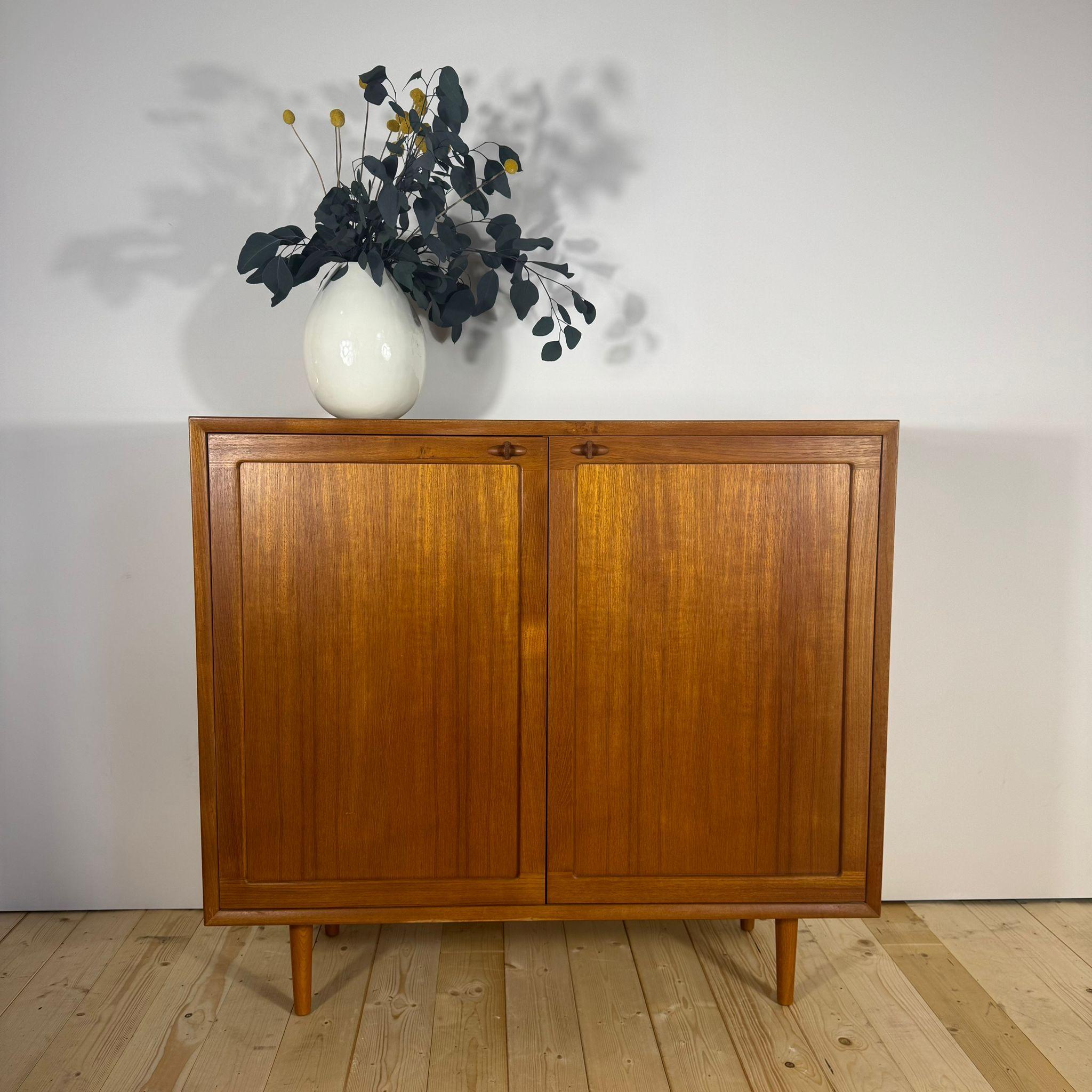 Danese Credenza alta in teak di H.W. Klein per Bramin - Danimarca in vendita