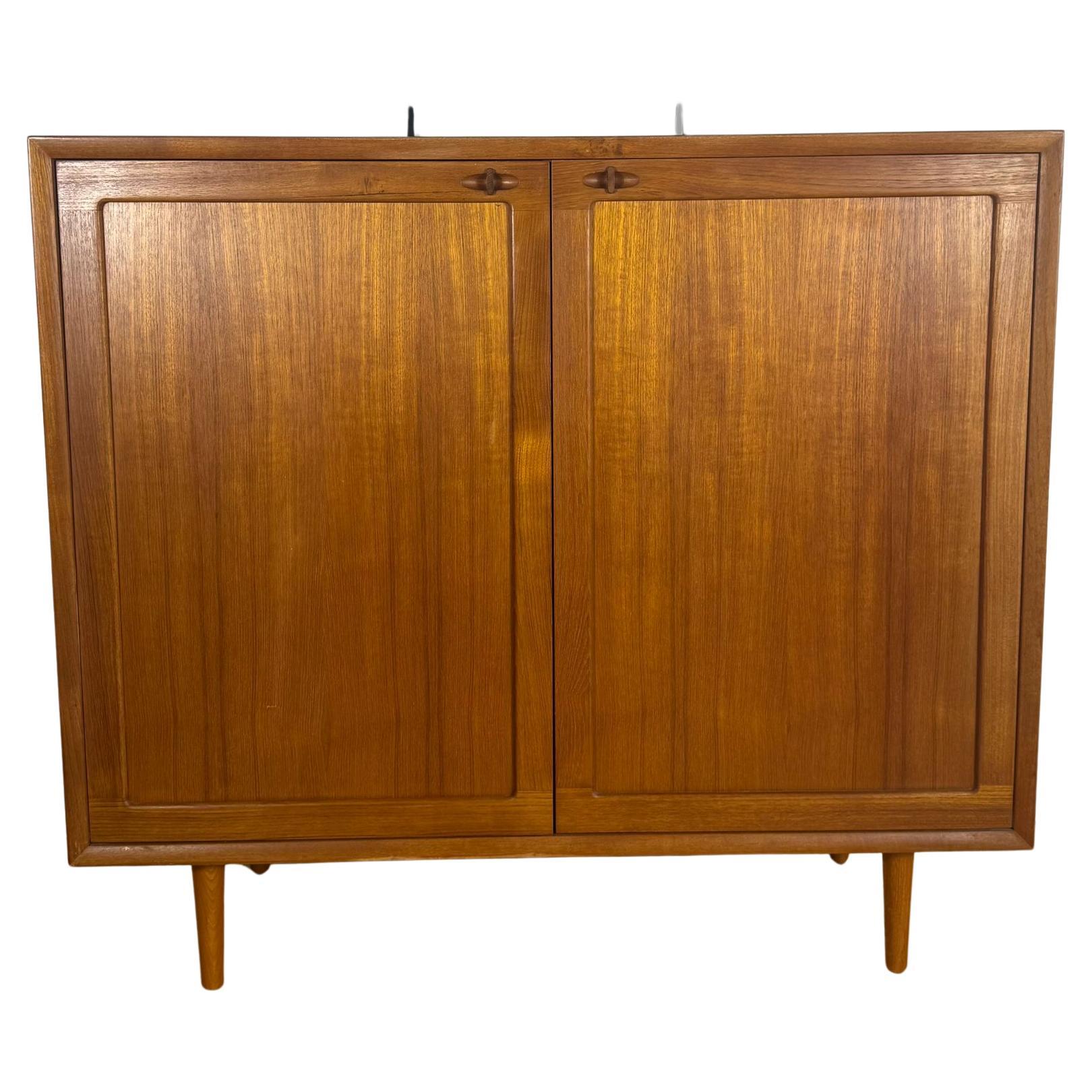 Credenza alta in teak di H.W. Klein per Bramin - Danimarca in vendita