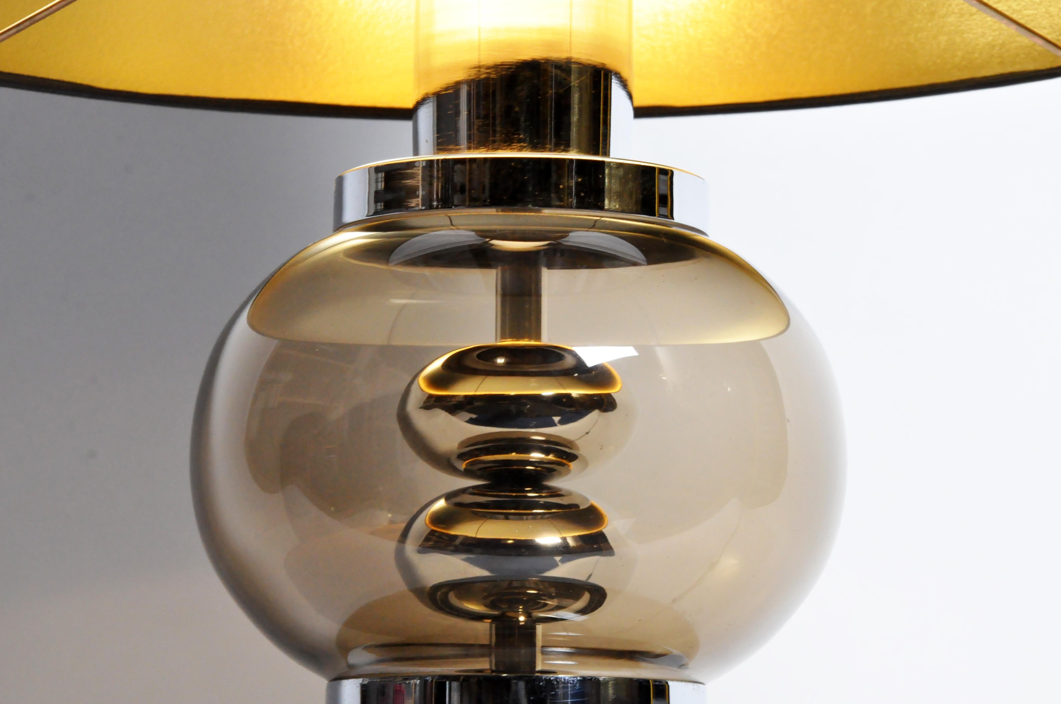 Pair of Glass and Chrome Table Lamps 8