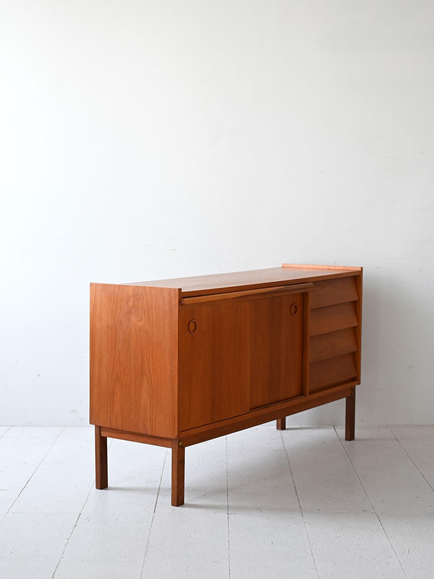 1960s sideboard with pull-out top In Good Condition For Sale In Brescia, IT
