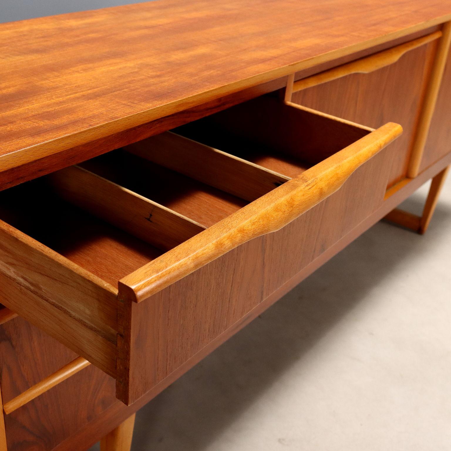 Anrichte Anni '60 Manifattura Nordeuropea im Zustand „Hervorragend“ im Angebot in Milano, IT