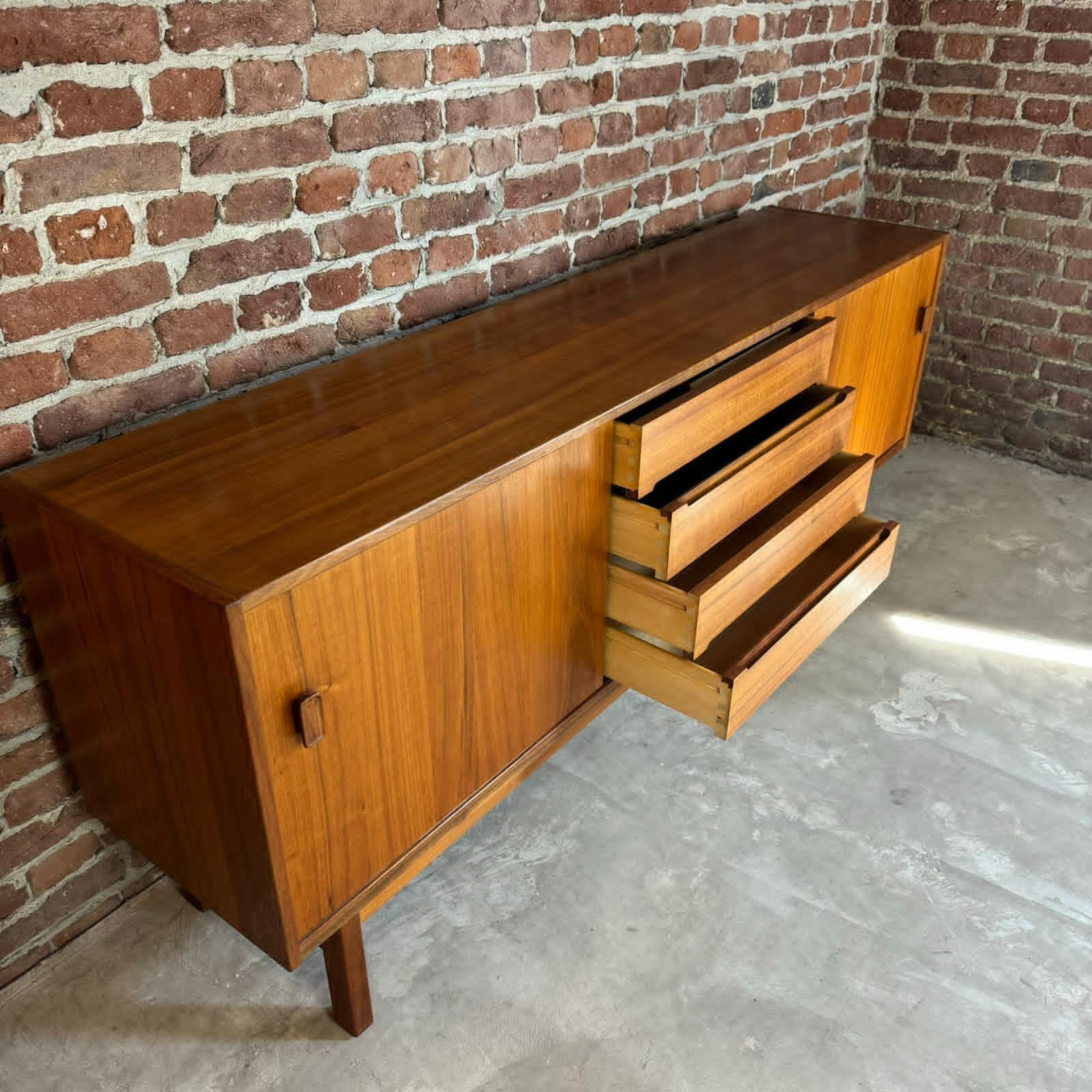 Sideboard 
