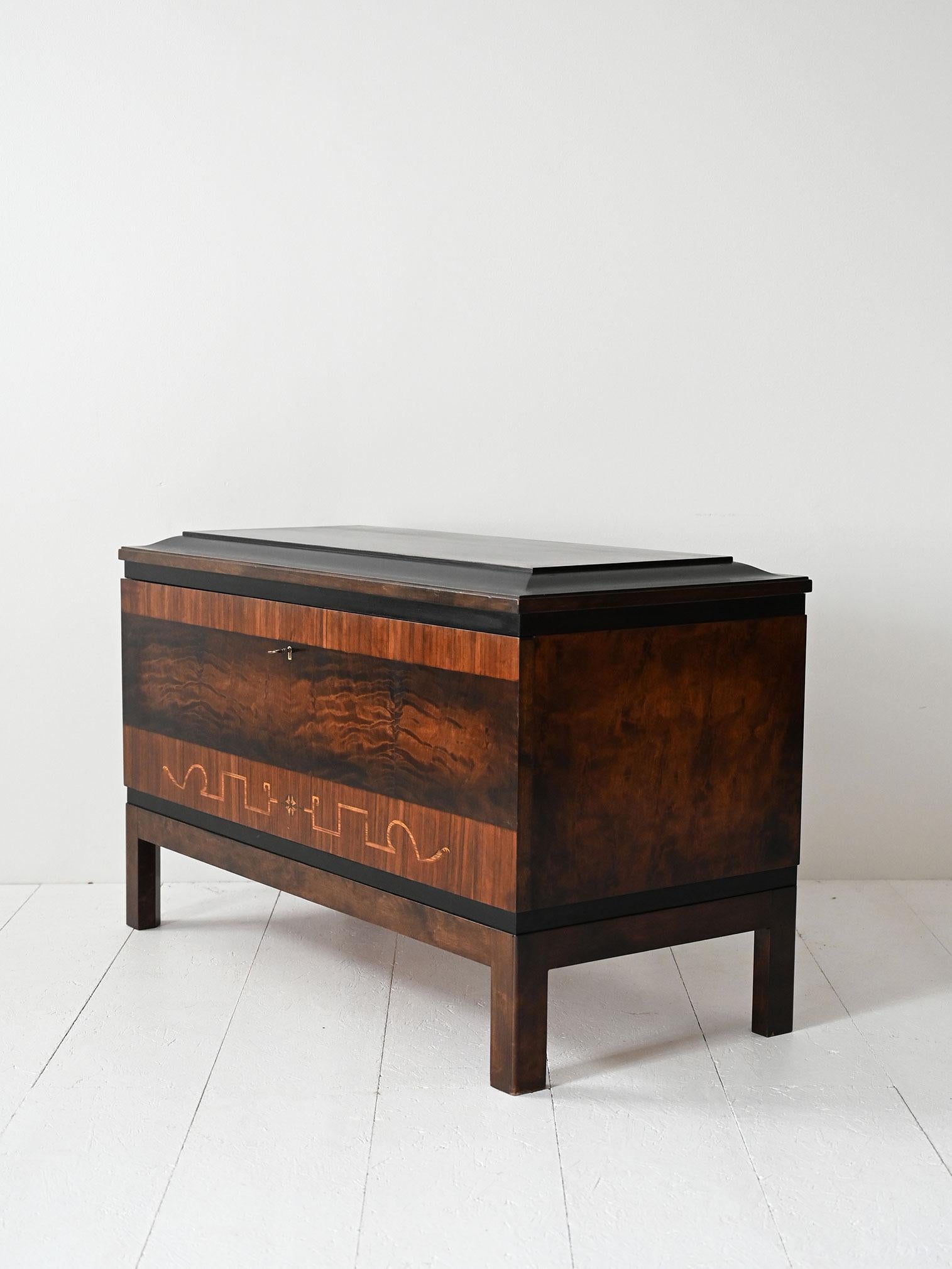 Sideboard Art Decó scandinavo in radica anni ’30 In condizioni buone in vendita a Brescia, IT