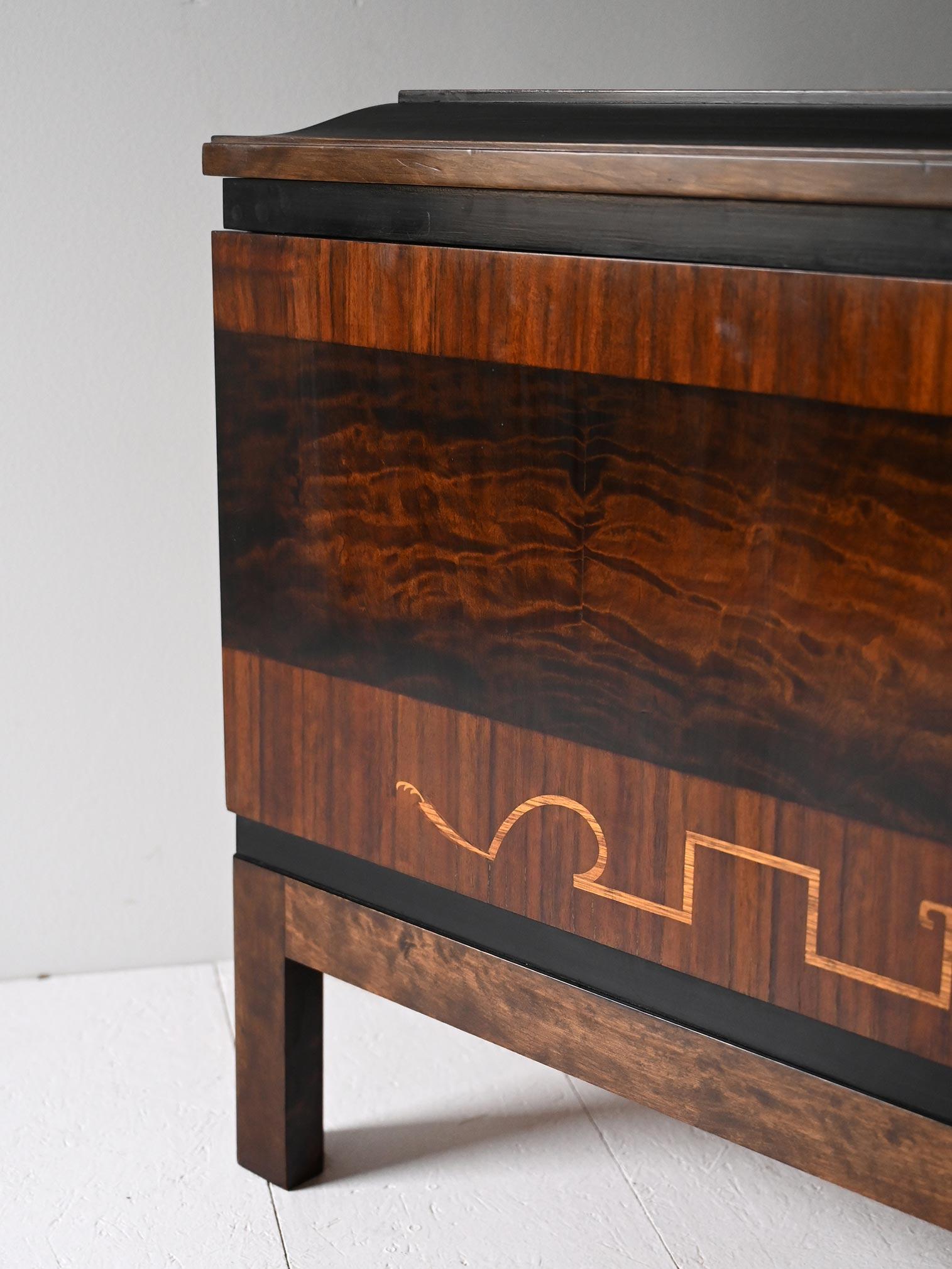 Sideboard Art Decó scandinavo in radica anni ’30 in vendita 1