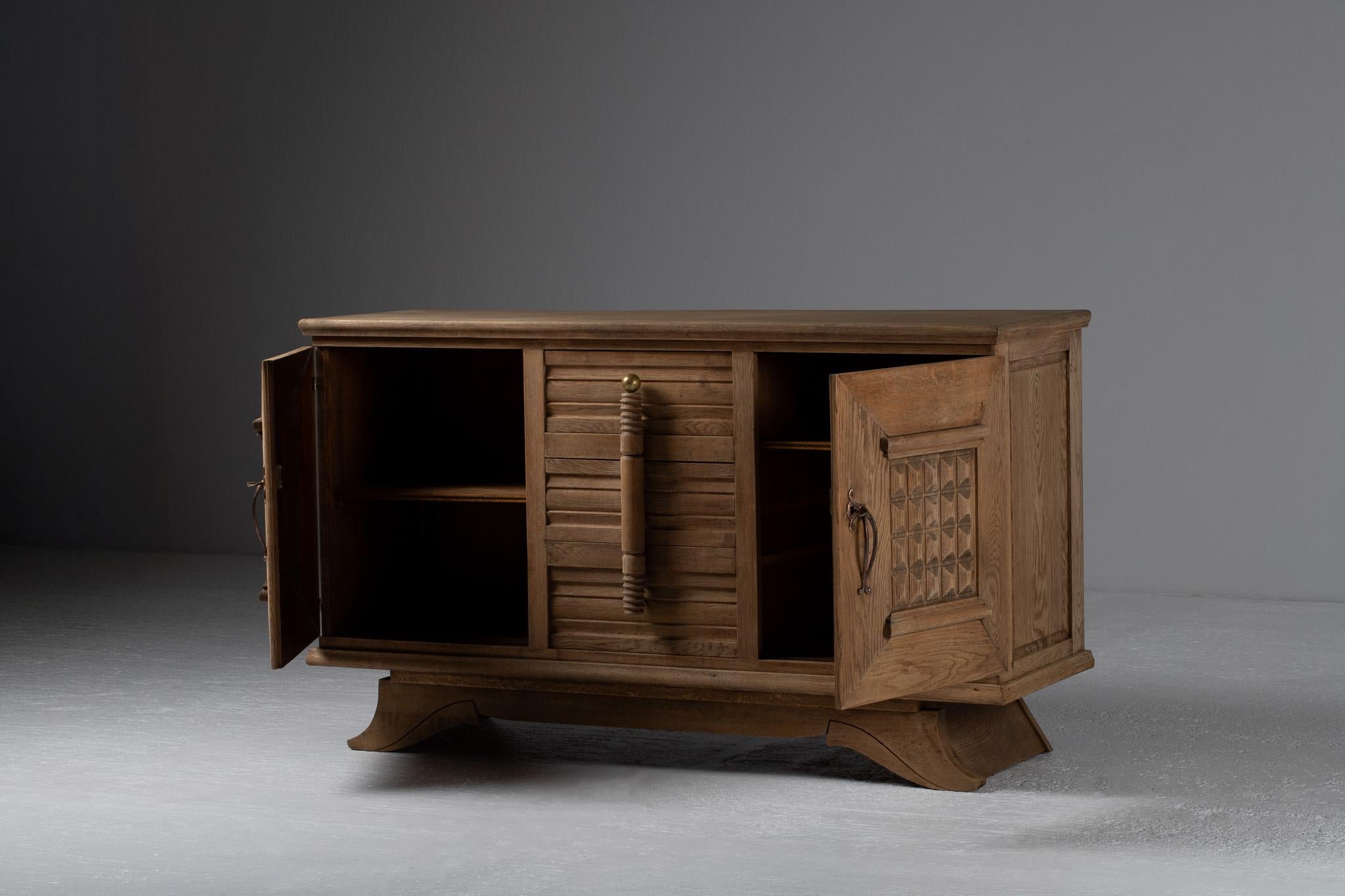 Sideboard, Bleached Oak, France, 1940s In Good Condition For Sale In Kaštel Sućurac, Splitsko-dalmatinska županija