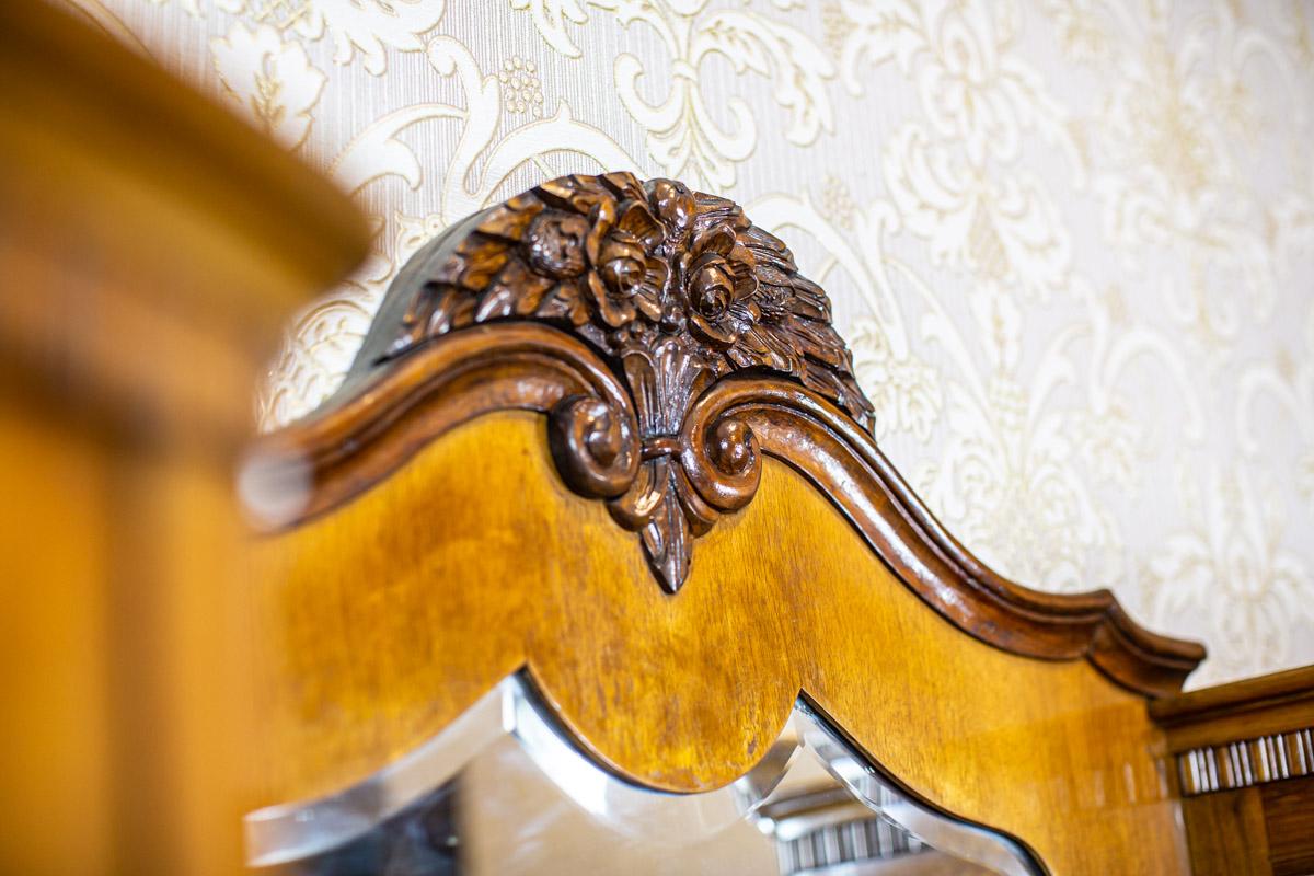 Sideboard or Buffet from the Interwar Period Veneered with Walnut In Good Condition In Opole, PL