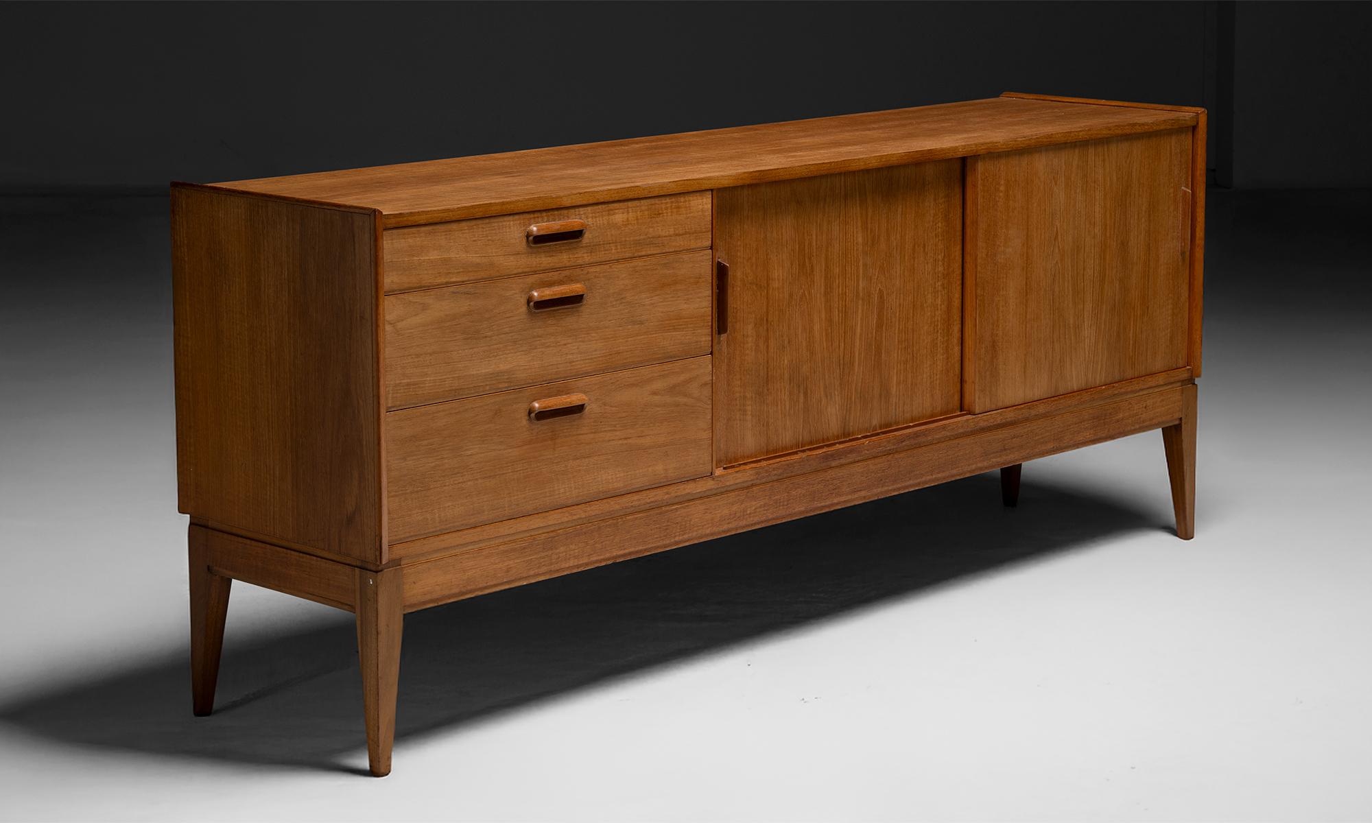 England, 1960
Makers label in top left drawer.
72.25”L x 17.5”d x 29.75”h
Ref. MOD1134
$ 5,200