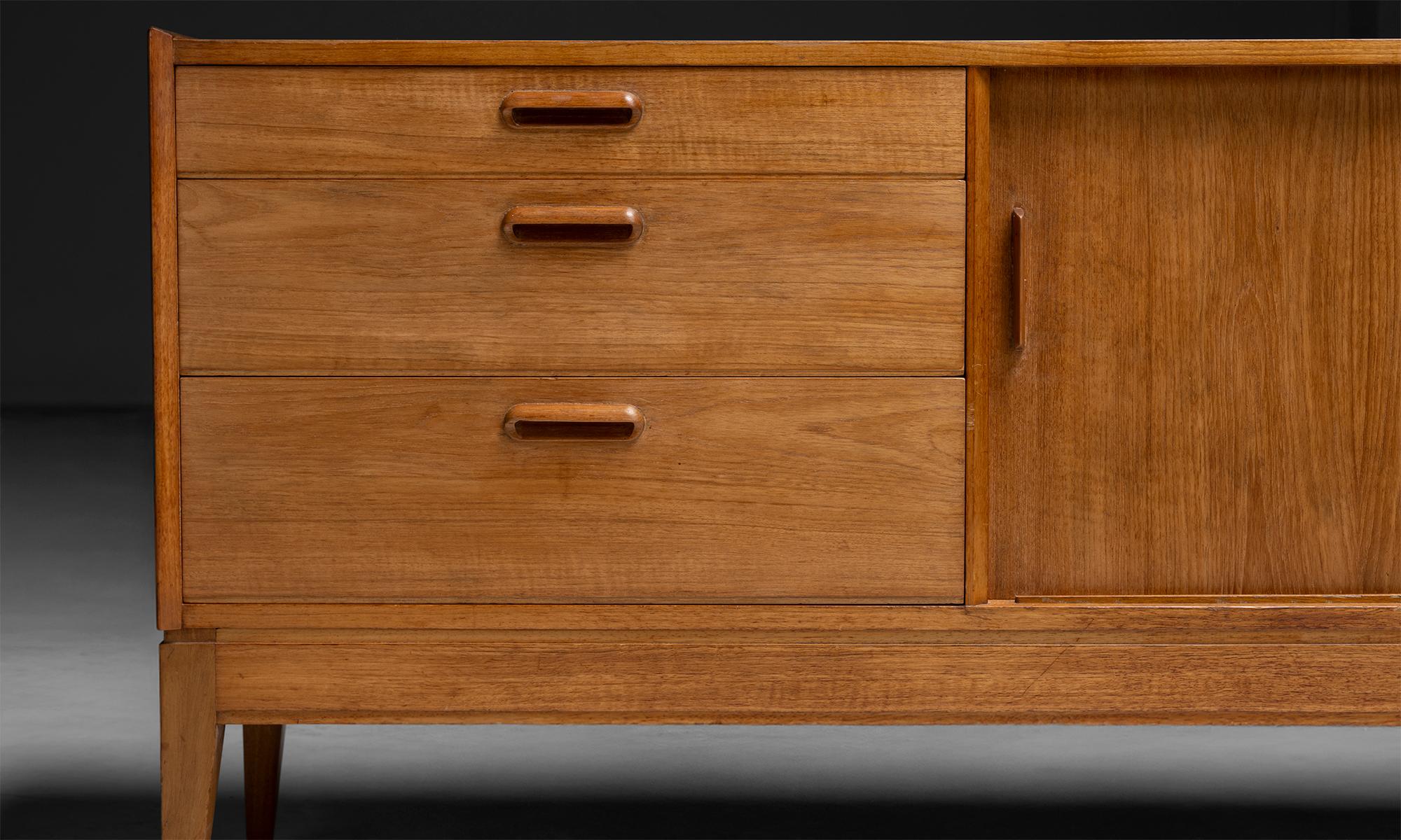 Sideboard by Alfred Cox, England circa 1960 For Sale 3